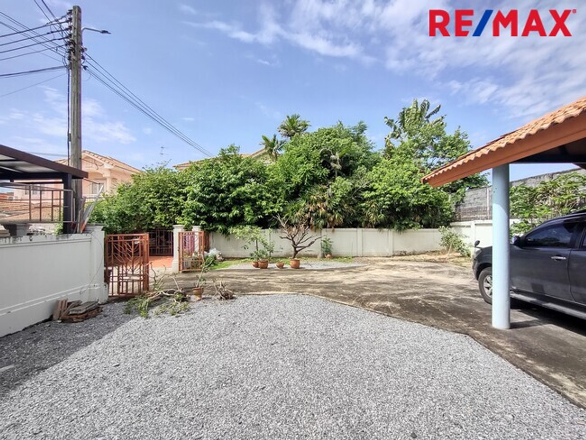 For SaleHousePathum Thani,Rangsit, Thammasat : 2-story detached house, Pruksa Village 2, Rangsit, Khlong 7, next to Lotus, corner house, ready to move in.