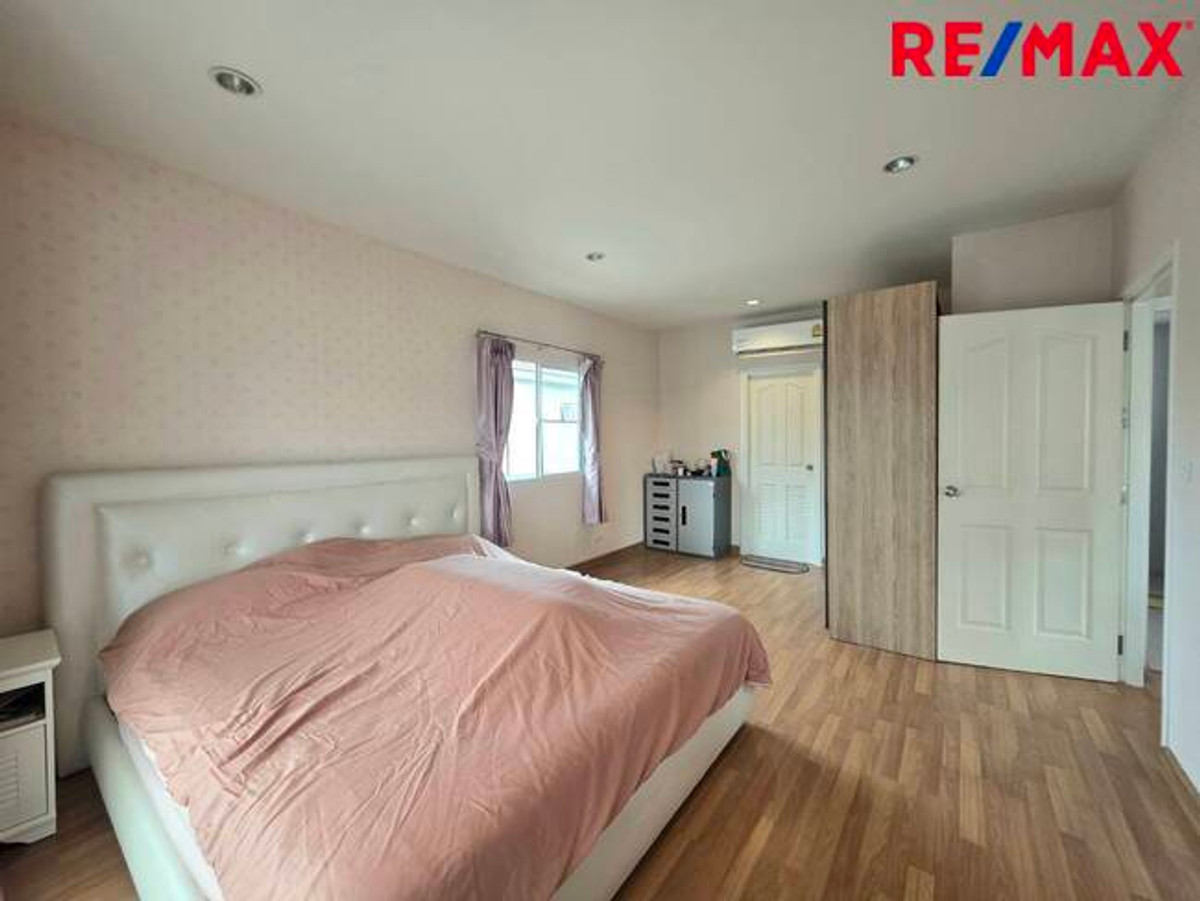 For SaleHousePathum Thani,Rangsit, Thammasat : Single house, Passorn Prestige Rangsit, Khlong 2, near Future Park Rangsit. Next to the main road Rangsit-Nakhon Nayok (not entering the alley)