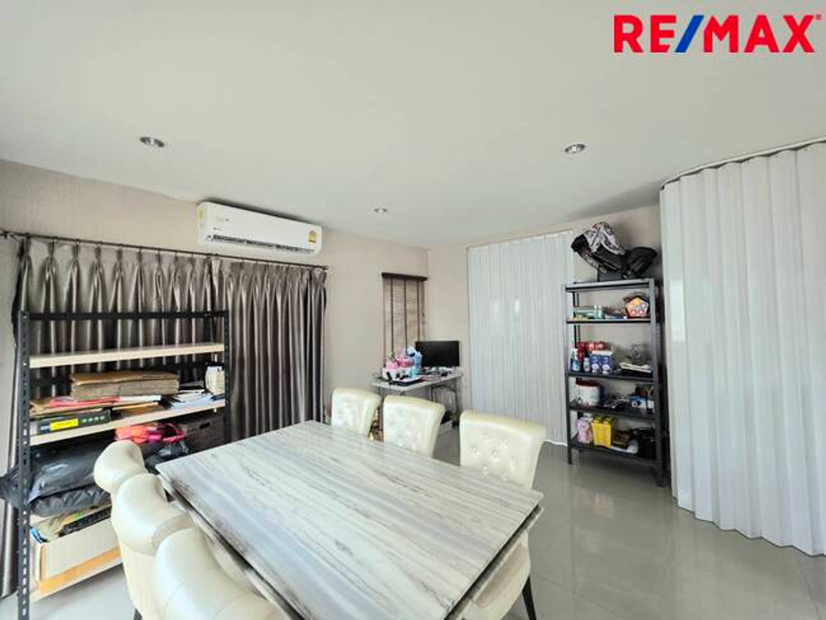 For SaleHousePathum Thani,Rangsit, Thammasat : Single house, Passorn Prestige Rangsit, Khlong 2, near Future Park Rangsit. Next to the main road Rangsit-Nakhon Nayok (not entering the alley)