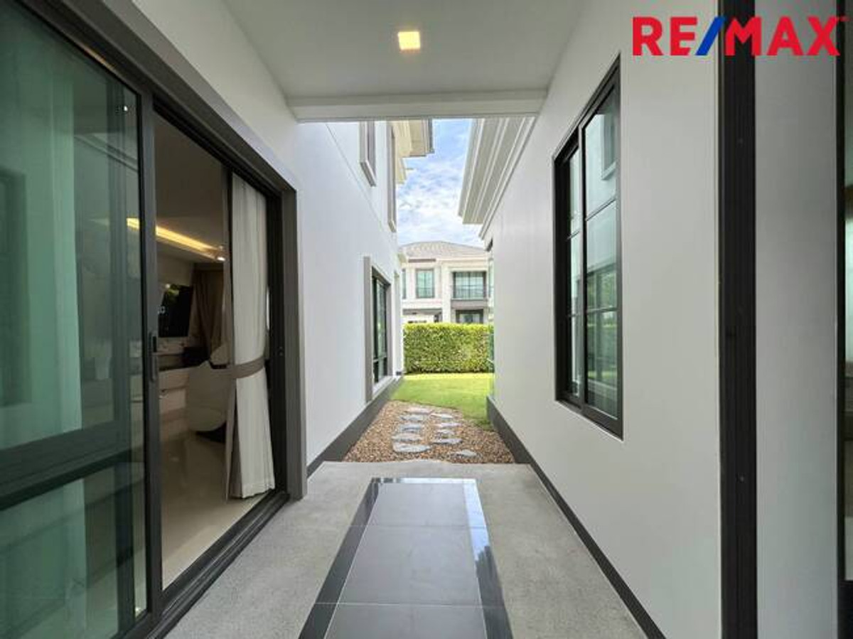 For SaleHousePathum Thani,Rangsit, Thammasat : Single house for sale, Setthasiri Project, Bangkok-Pathum Thani, special price, house age only 1 year.