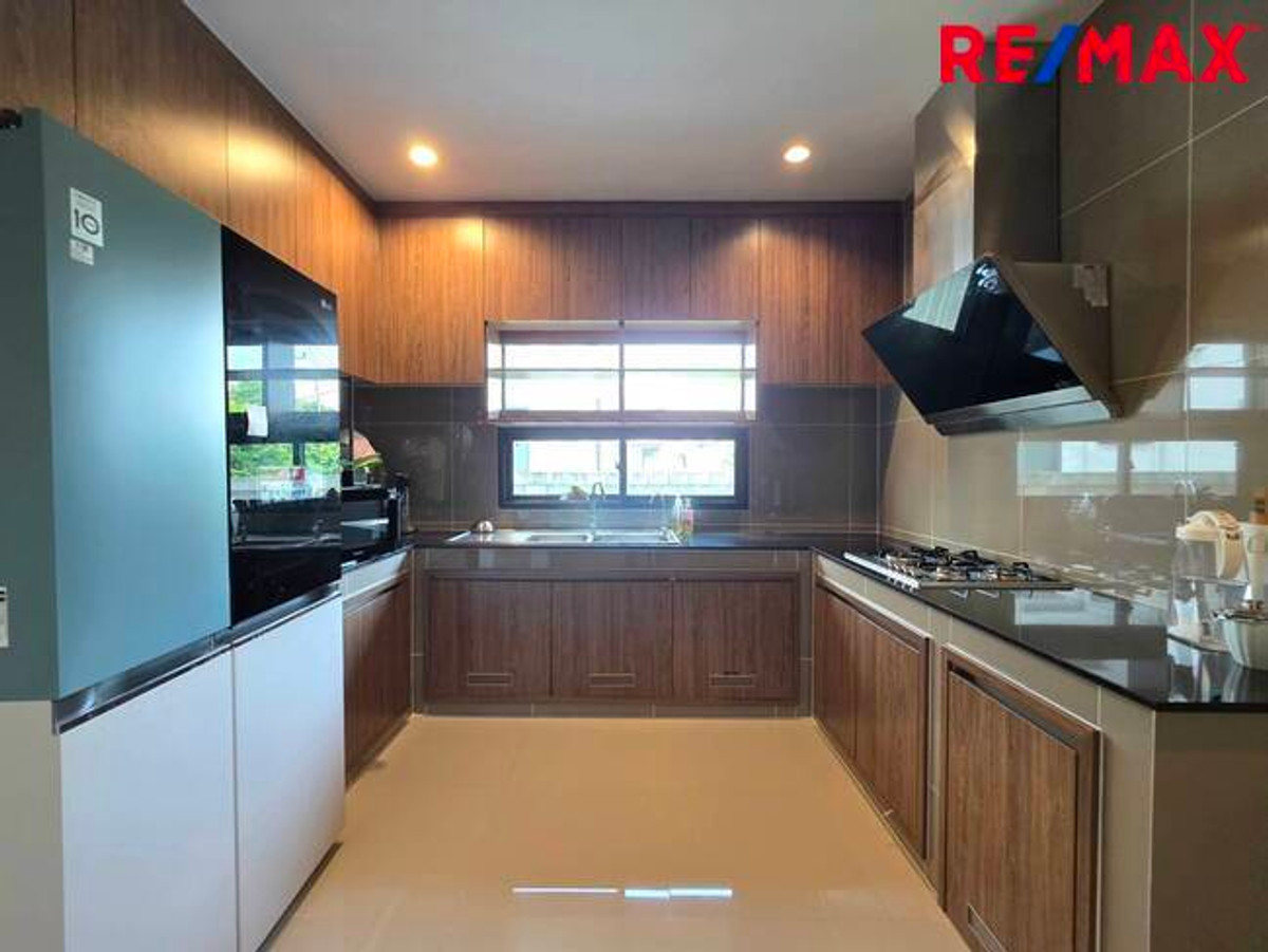 For SaleHousePathum Thani,Rangsit, Thammasat : Single house for sale, Setthasiri Project, Bangkok-Pathum Thani, special price, house age only 1 year.