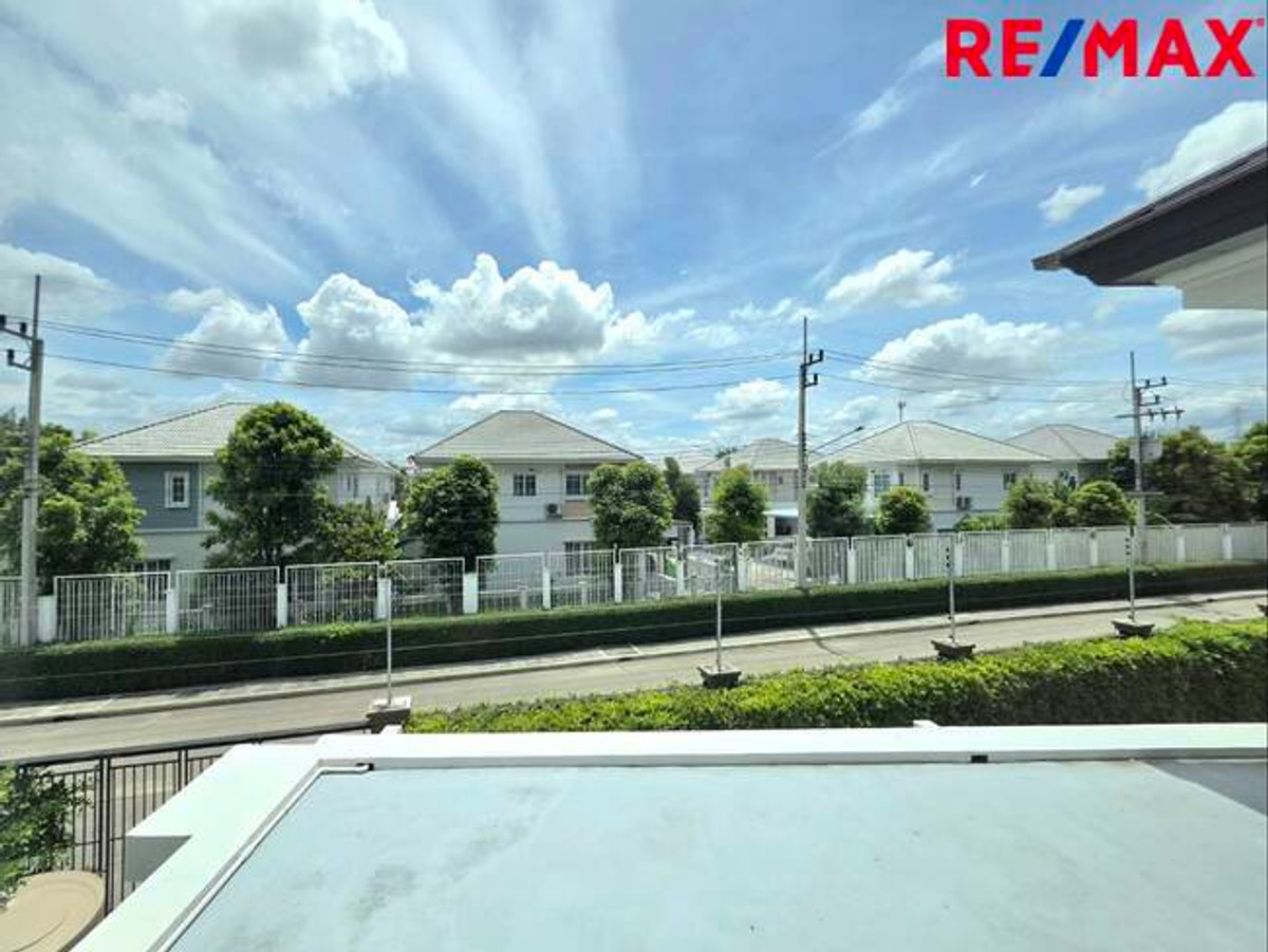 For SaleHousePathum Thani,Rangsit, Thammasat : Single house for sale, Setthasiri Project, Bangkok-Pathum Thani, special price, house age only 1 year.