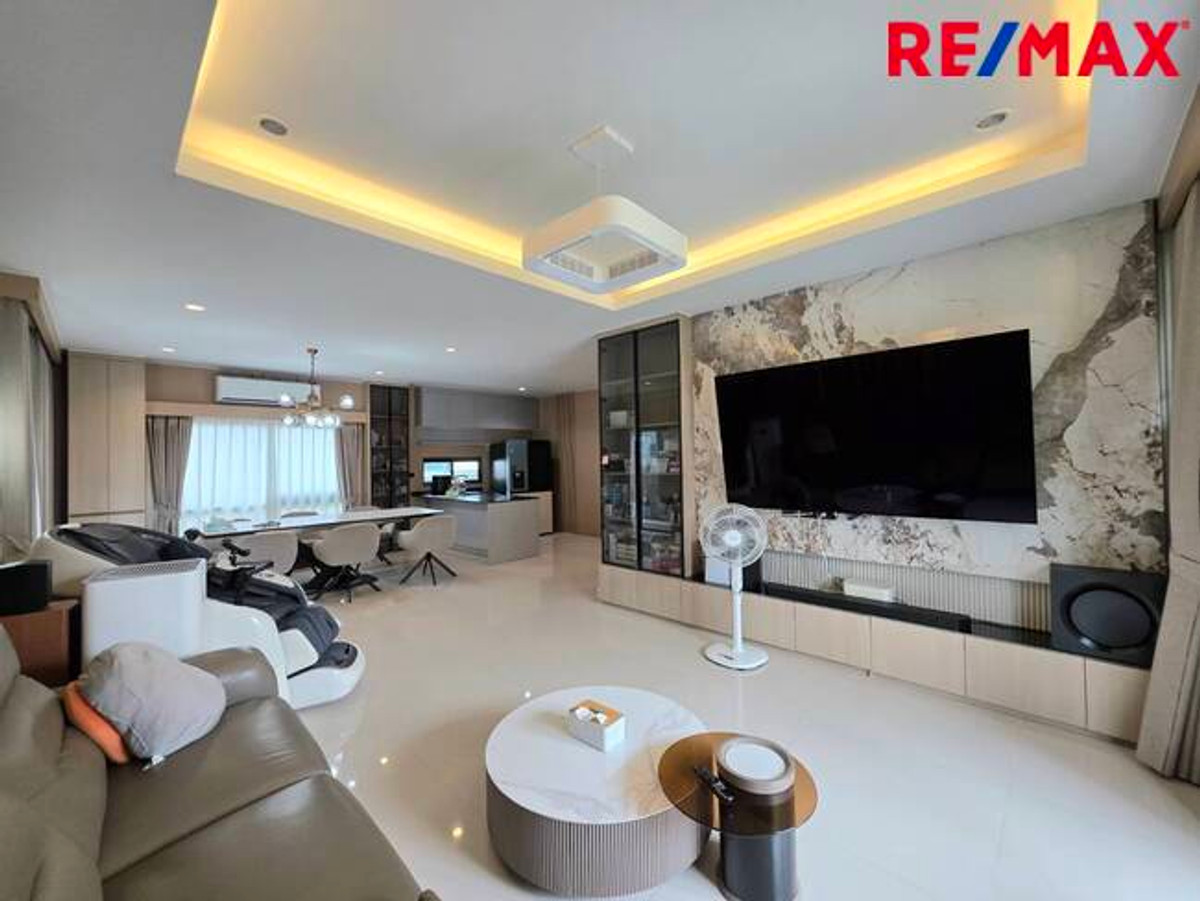 For SaleHousePathum Thani,Rangsit, Thammasat : Single house for sale, Setthasiri Project, Bangkok-Pathum Thani, special price, house age only 1 year.