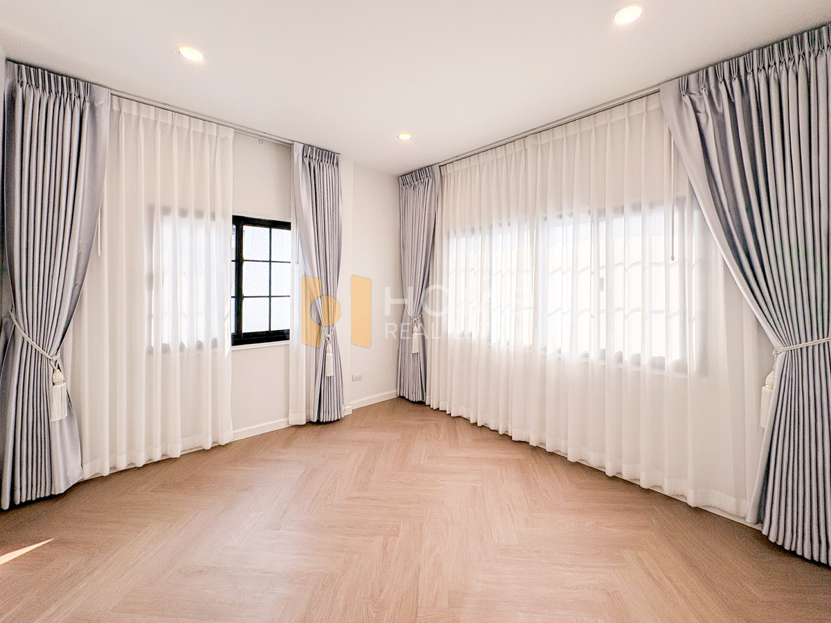 ขายบ้านลาดพร้าว เซ็นทรัลลาดพร้าว : บ้านเดี่ยวพร้อมที่ดิน นาคนิวาส 48 / 5 ห้องนอน (ขาย), Single house with land Nakniwat 48 / 5 Bedrooms (FOR SALE) TPM330