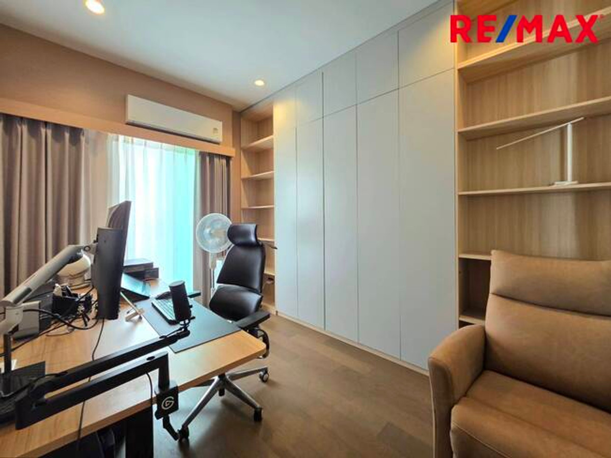 For SaleHousePathum Thani,Rangsit, Thammasat : Single house for sale, Setthasiri Project, Bangkok-Pathum Thani, special price, house age only 1 year.