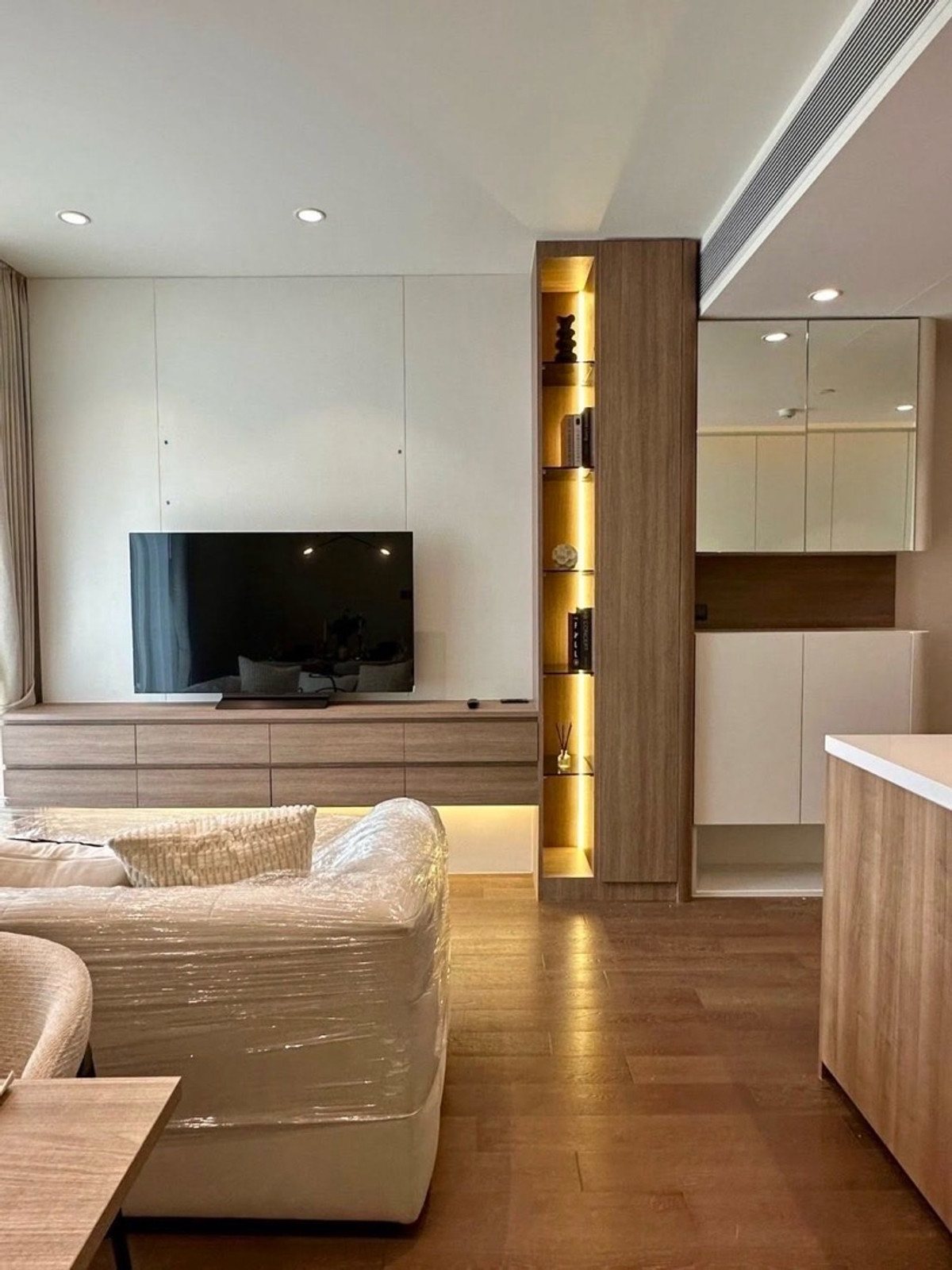 ให้เช่าคอนโดสุขุมวิท อโศก ทองหล่อ : Pet friendly. Muniq Sukhumvit 23. for rent 0816037454