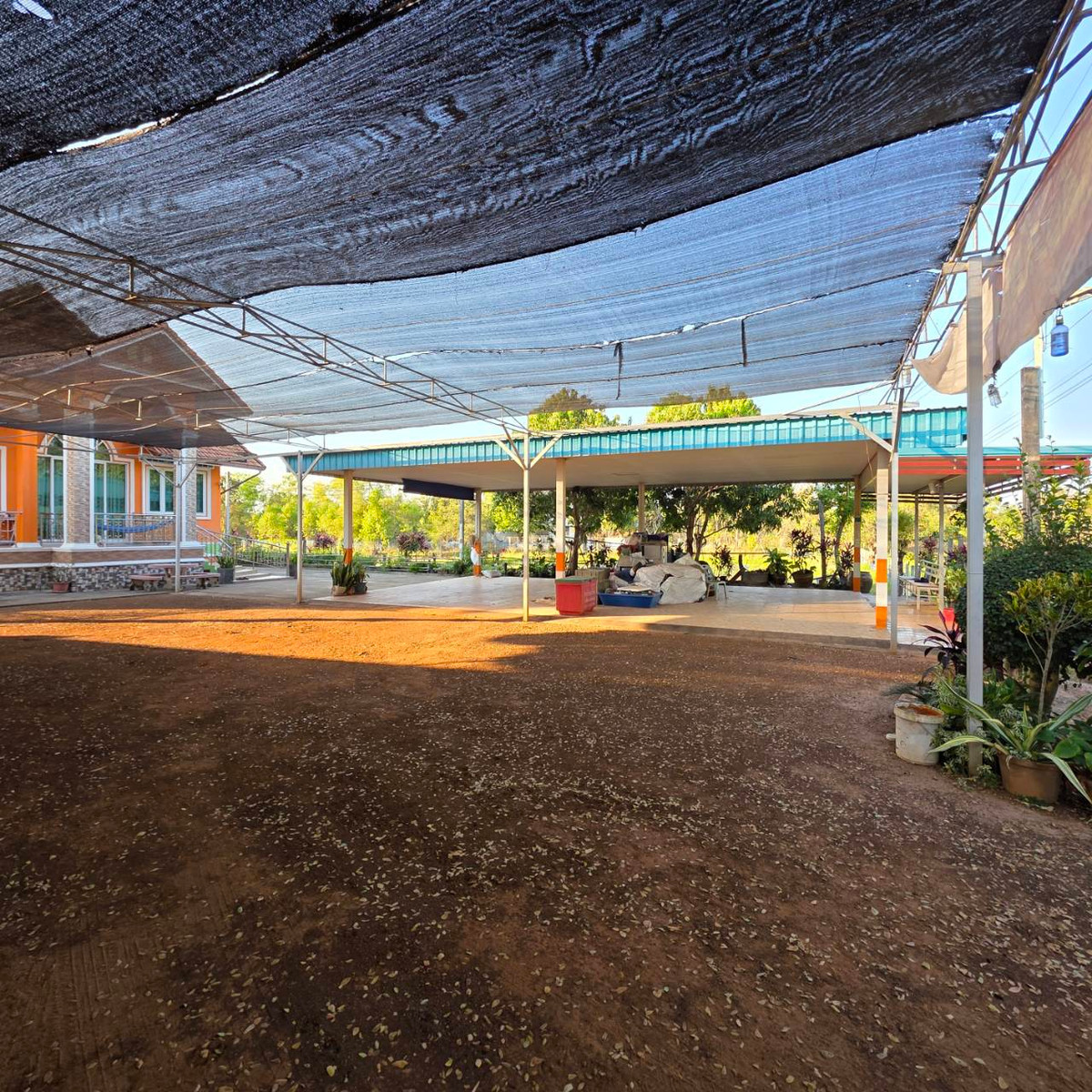 ขายบ้านสกลนคร : บ้านพร้อมที่ดิน เนื้อที่ 1 ไร่ 275 ตารางเมตร