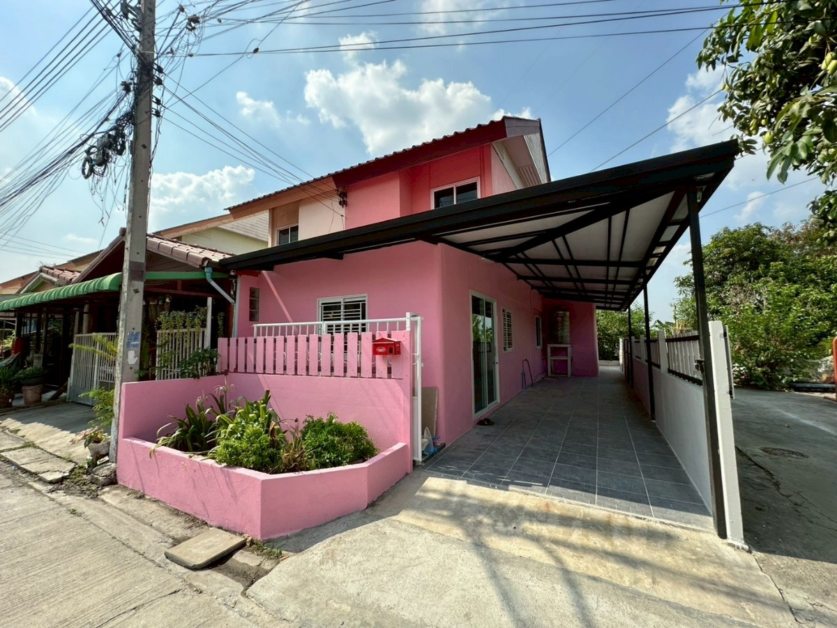 For SaleAyutthaya : 2-storey twin house for sale at the end of Soi 9 (Main Road), Ayutthaya Community Housing Project 2, Bo Phong Subdistrict, Nakhon Luang District, Phra Nakhon Si Ayutthaya Province.