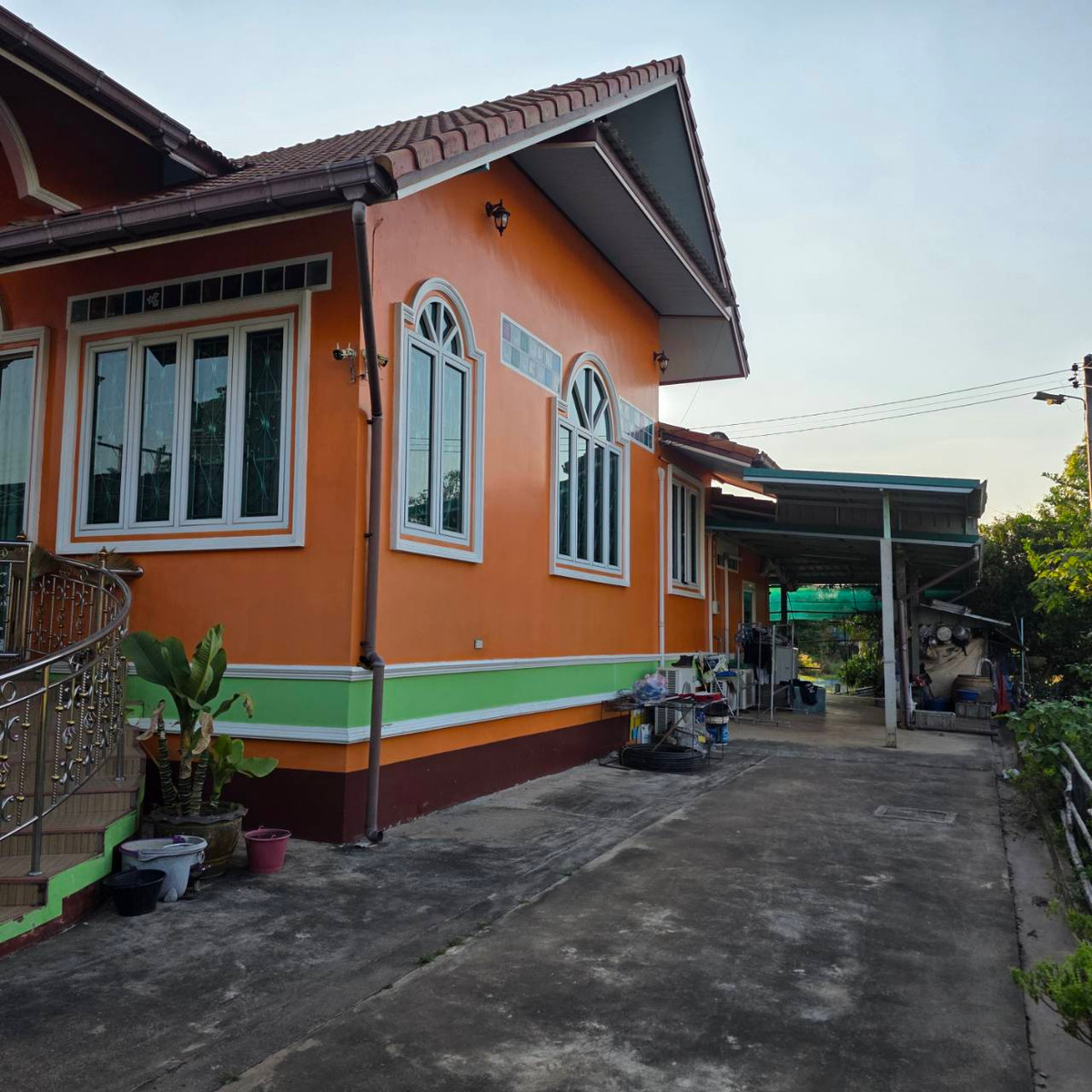 ขายบ้านสกลนคร : บ้านพร้อมที่ดิน เนื้อที่ 1 ไร่ 275 ตารางเมตร