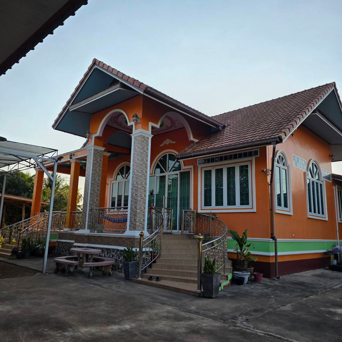 ขายบ้านสกลนคร : บ้านพร้อมที่ดิน เนื้อที่ 1 ไร่ 275 ตารางเมตร