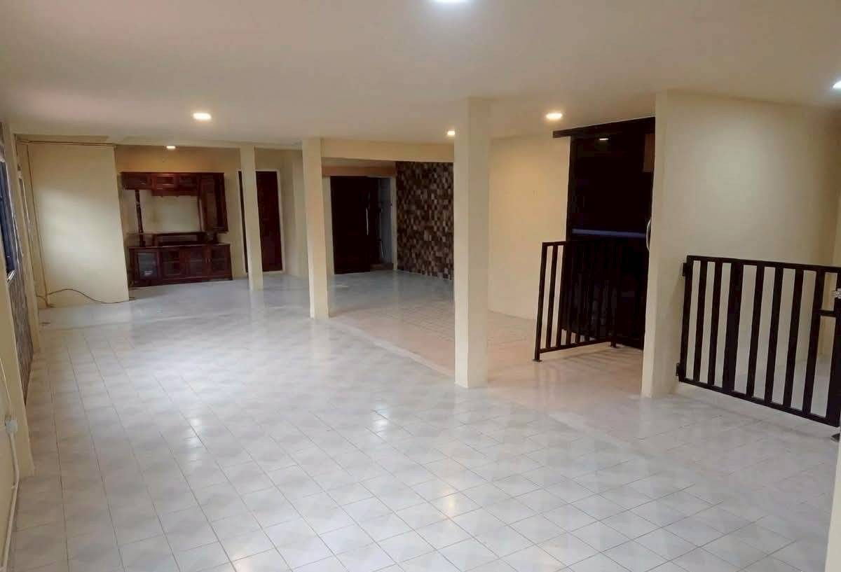 ให้เช่าบ้านสะพานควาย จตุจักร : ปล่อยเช่าพื้นที่ทำเลทอง ทำเล อินทามระ แปลงใหญ่ 307 ตร.ว. จอดรถได้ 10 คัน! เหมาะสำหรับ: ออฟฟิศสมัยใหม่ / คลินิกเฉพาะทาง / สตูดิโอ / ธุรกิจหน้าร้าน