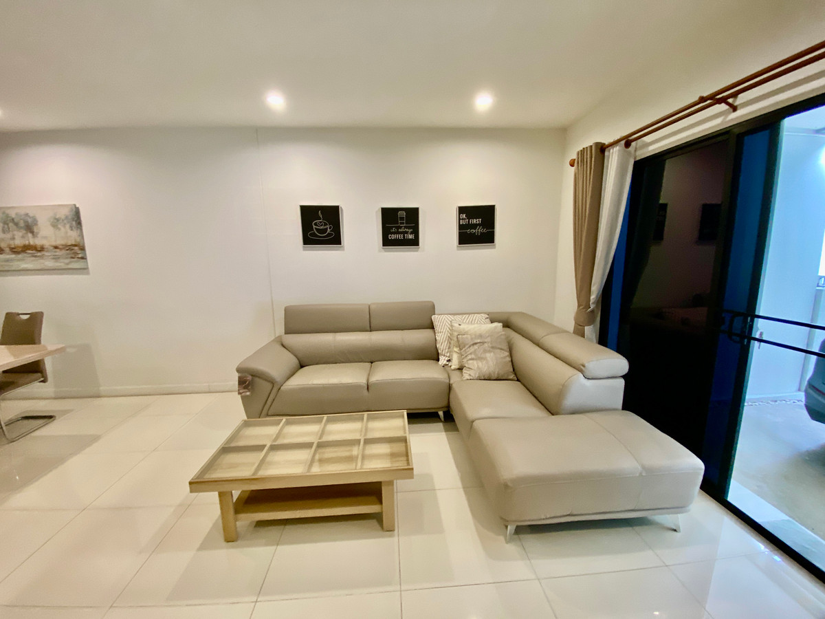 ให้เช่าทาวน์โฮมนวมินทร์ รามอินทรา : ให้เช่า ทาวน์โฮม 3 ชั้น สัมมากร อเวนิว รามอินทรา–วงแหวน เข้าออกได้หลายทาง คู้บอน เลียบด่วนกาญจนา ใกล้แฟชั่นไอส์แลนด์ รถไฟฟ้าสีชมพู และใกล้ทางด่วนฉลองรัชเพียง 5 นาที