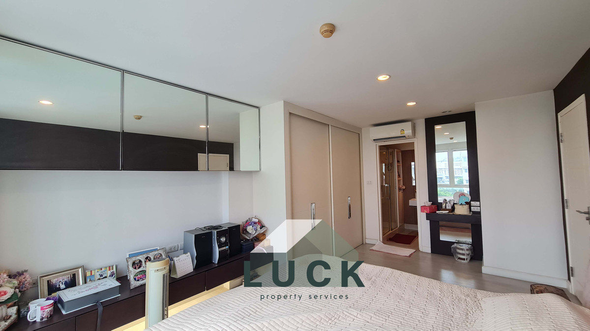 For SaleCondoWongwianyai, Charoennakor : LUCK 🏭Condo for sale, The Bangkok Sathorn-Taksin, next to the BTS, big room, comfortable to live in!!!