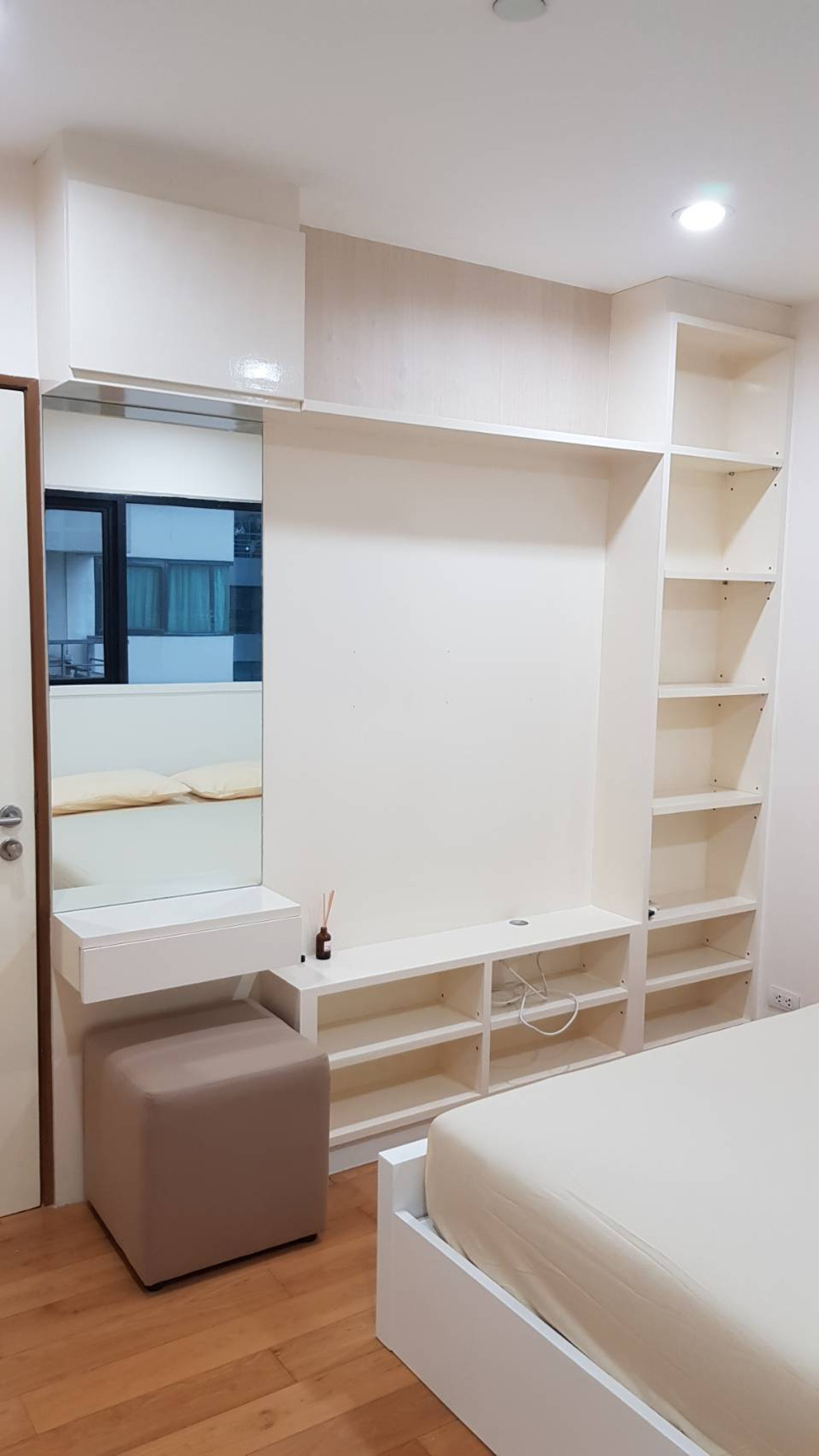 ขายคอนโดสาทร นราธิวาส : ⚡️ การันตีถูกสุด! ห้องรีโนเวทใหม่ นัดชมห้องได้เลย ขายพร้อมผู้เช่า/SALE WITH TENANT  : Sathorn Gardens (สาทร การ์เด้น) - 1 ห้องนอน LC096