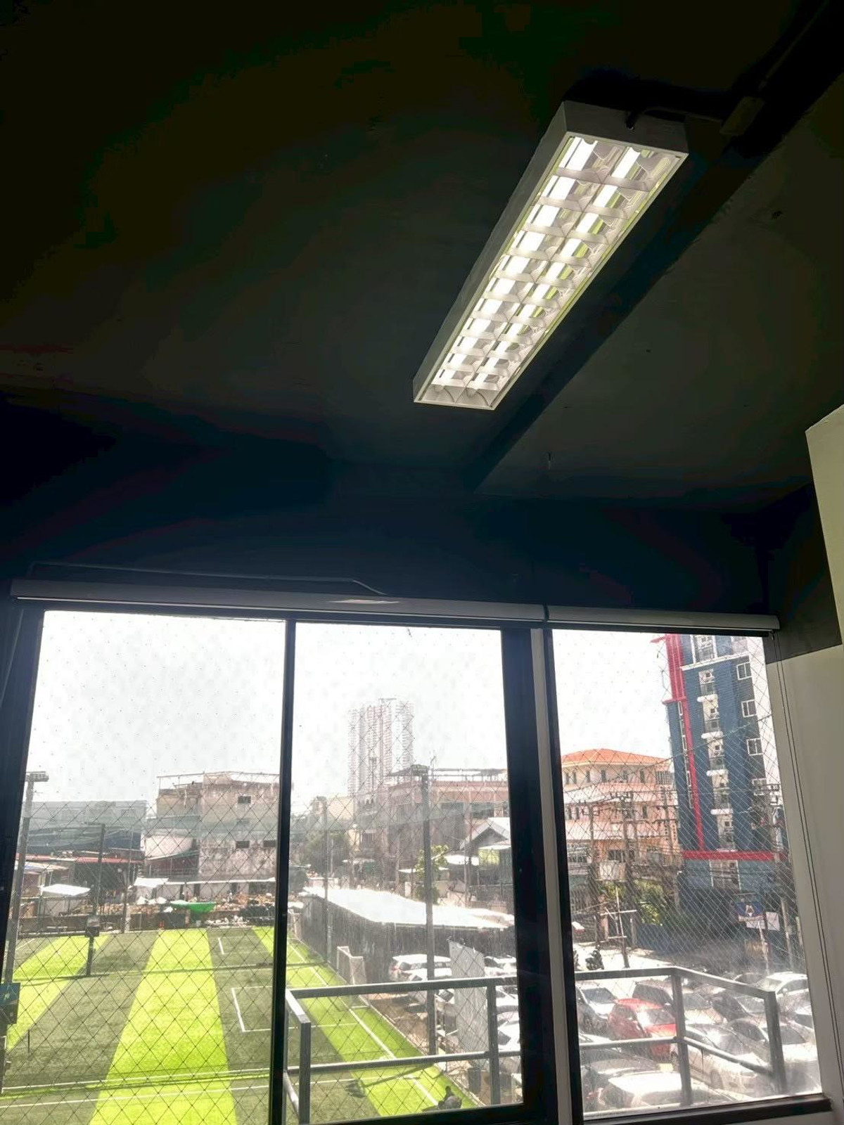 ให้เช่าสำนักงานสาทร นราธิวาส : ใหม่ ออฟฟิศให้เช่า แบ่งพื้นที่ 100-400 ตร.ม. สาทร/ นราธิวาส 250-300 บ./ตร.ม ติดถนน