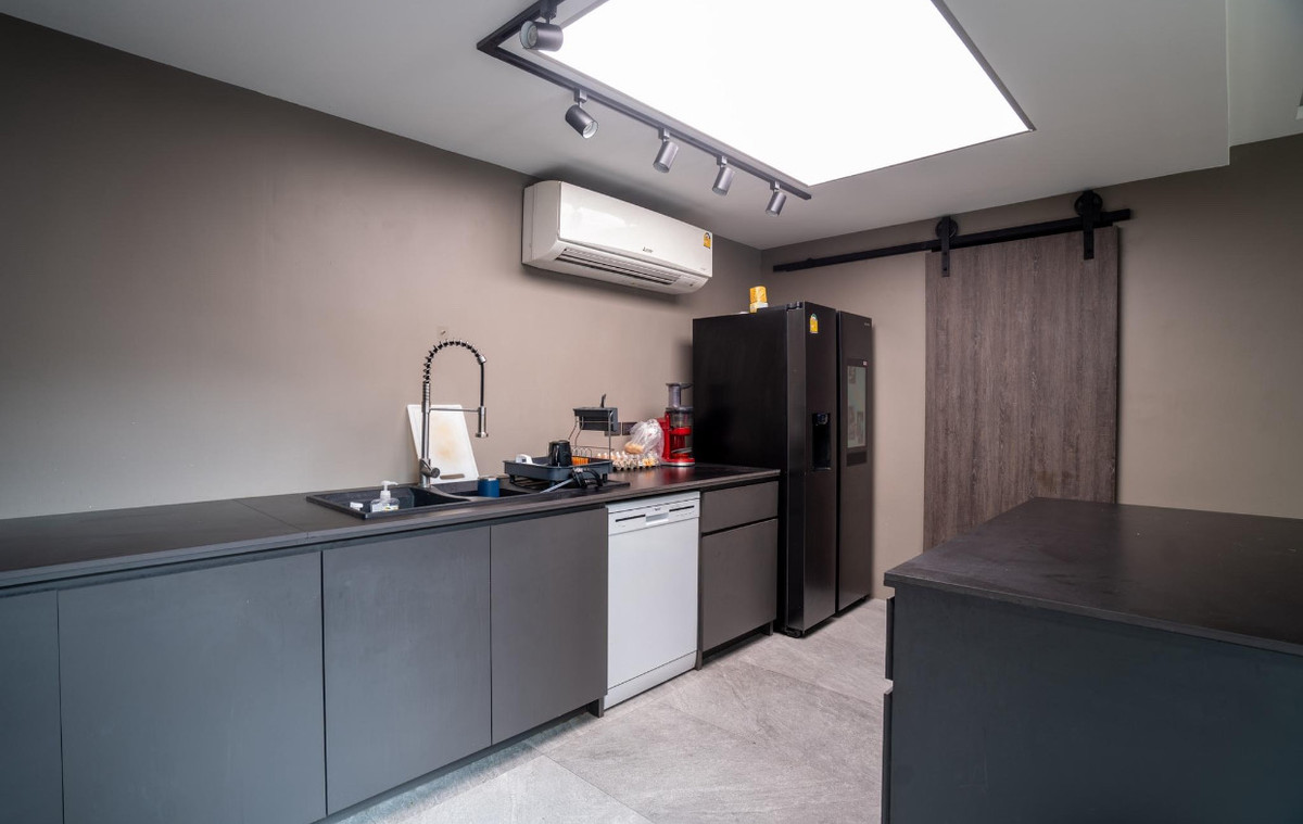 For SaleHouseChokchai 4, Ladprao 71, Ladprao 48, : FOR SALE HOUSE 4 BEDROOM 5 BATHROOM 250 SQ.M -- READY TO MOVE IN --