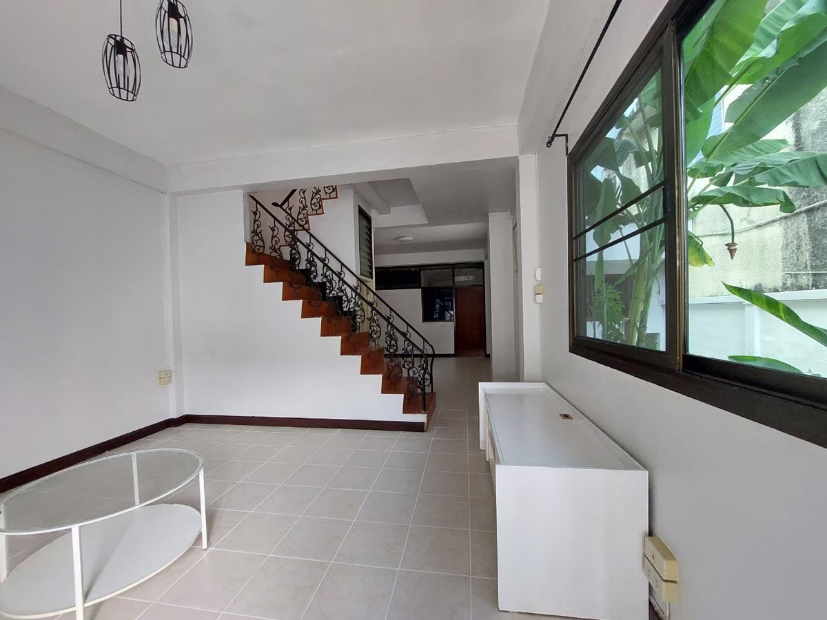 For RentTownhomeBang Sue, Wong Sawang, Tao Pun : Rent 18,000 Sinthanee townhouse, 2 bedrooms, 2 bathrooms, parking for 2 cars, Agent Saranya 089-8977920 Line ID ssorrakrai