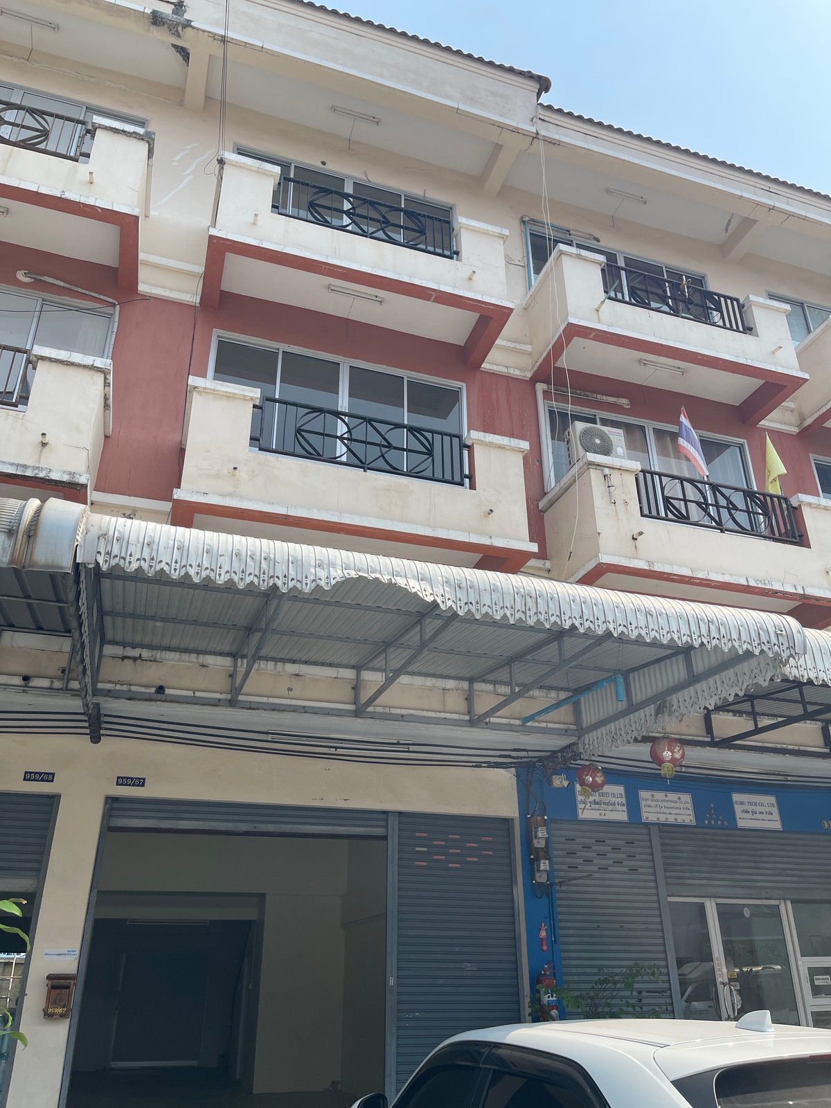 For RentShop HouseSamut Prakan,Samrong : 3-story commercial building for rent, Sap Rung Rueang Village, Bang Pu, Samut Prakan.