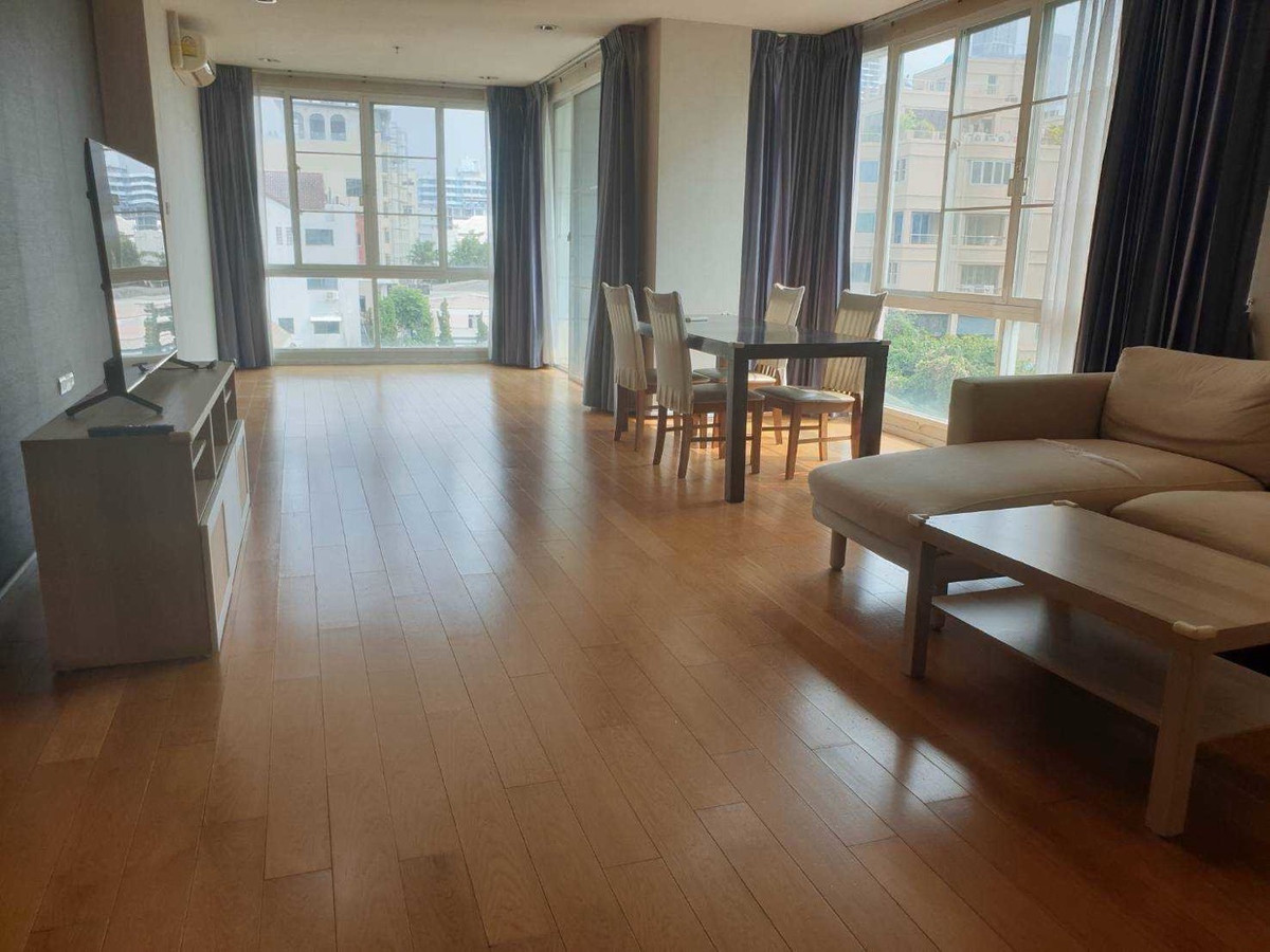 For RentCondoSukhumvit, Asoke, Thonglor : 🏡 Mega Space Corner Unit | Villa Sikhara Thonglor
Experience the Comfort of a Real Home (124 sq.m.) 🌿