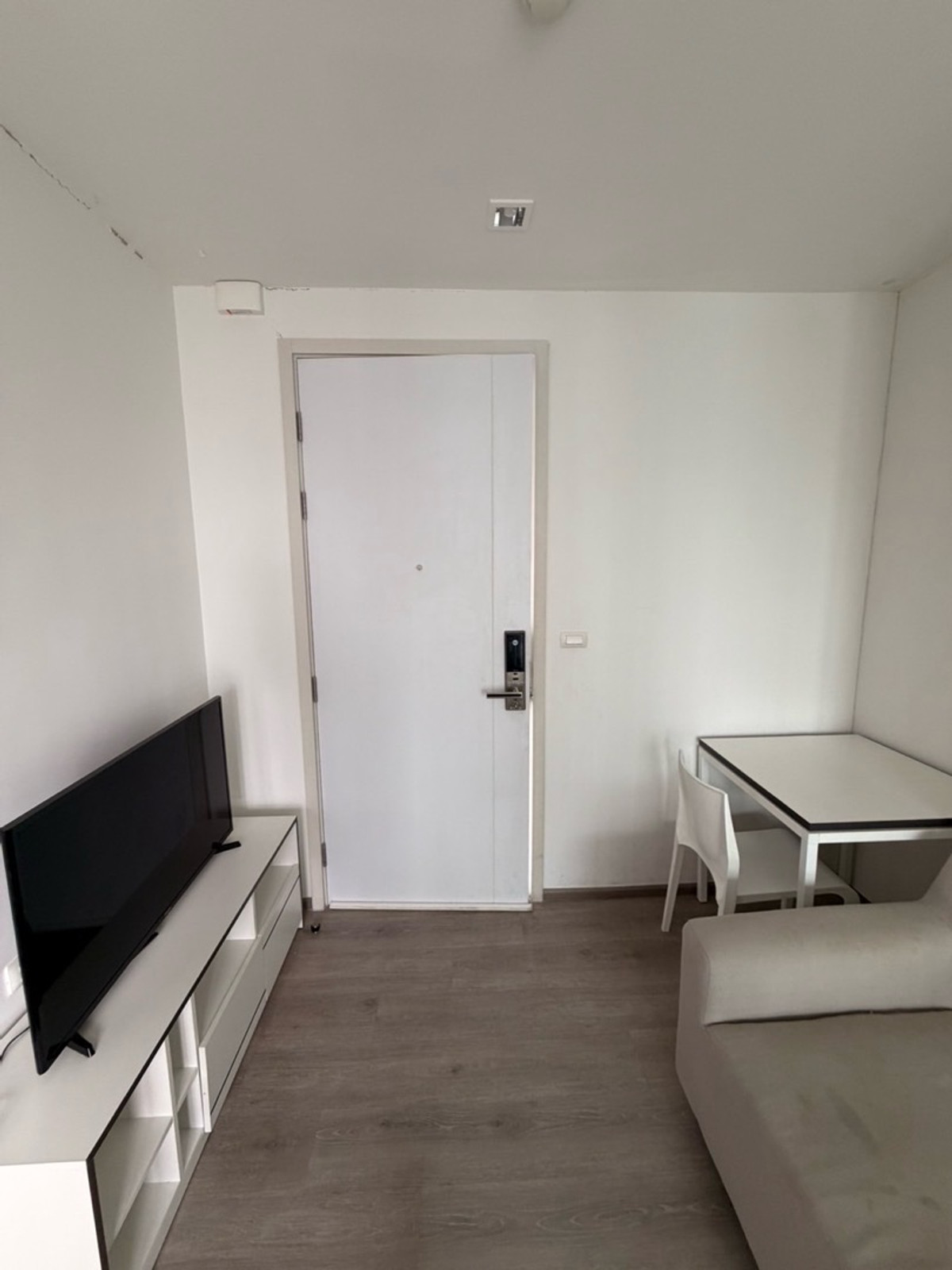 ให้เช่าคอนโดบางแค เพชรเกษม : ให้เช่า The Base เพชรเกษม ชั้น 15 ห้องมุม 1 bed 24.5 ตรม.