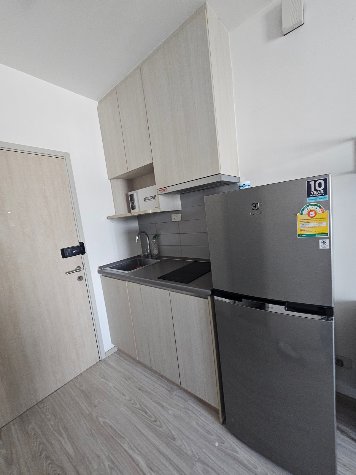 ให้เช่าคอนโดบางนา แบริ่ง ลาซาล : ห้องเเต่งบิ้วอินสวย ชั้นสูง เช่า Studio, 1 ห้องน้ำ ไอดีโอ โมบิ สุขุมวิท อีสท์เกต