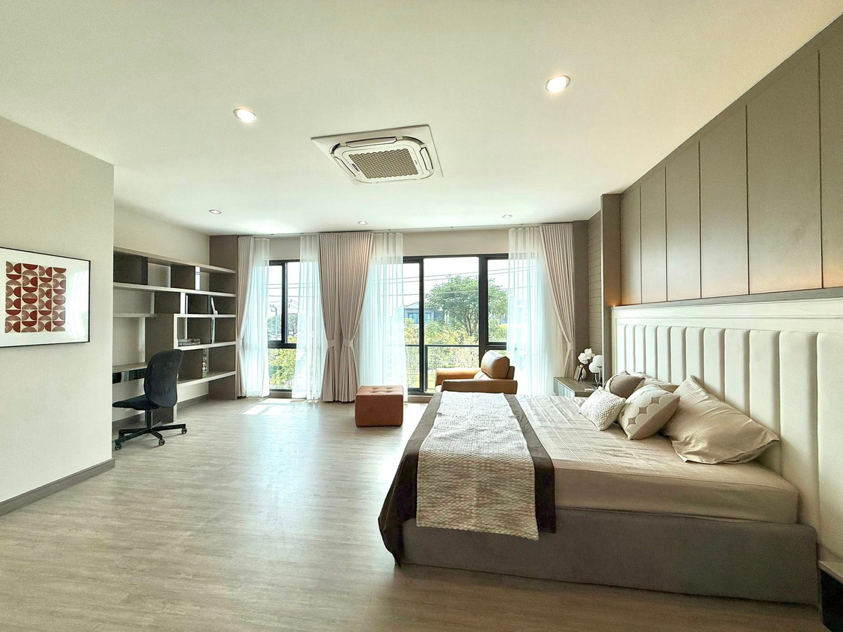 For RentHouseBangna, Bearing, Lasalle : Baan Klang Muang The Edition Bangna 2 / 4 Bedrooms (FOR RENT) YOK073