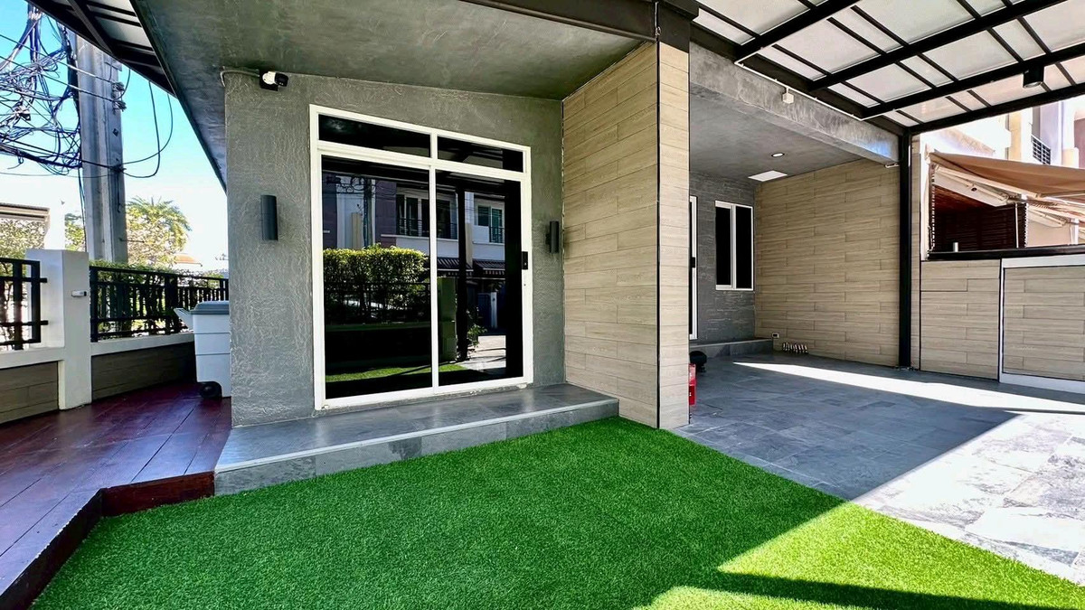 ขายทาวน์โฮมเลียบทางด่วนรามอินทรา : 🏬ขายด่วน!! บ้านหลังมุม ทำเลทองกลางเมือง รีโนเวทสวยพร้อมอยู่✨️โครงการบ้านกลางเมือง S-Sense พระราม 9 - ลาดพร้าว✨️ 33ตร.ม เพียง8.5ล้าน💵💵 โทรด่วน 0655193596 ปัน