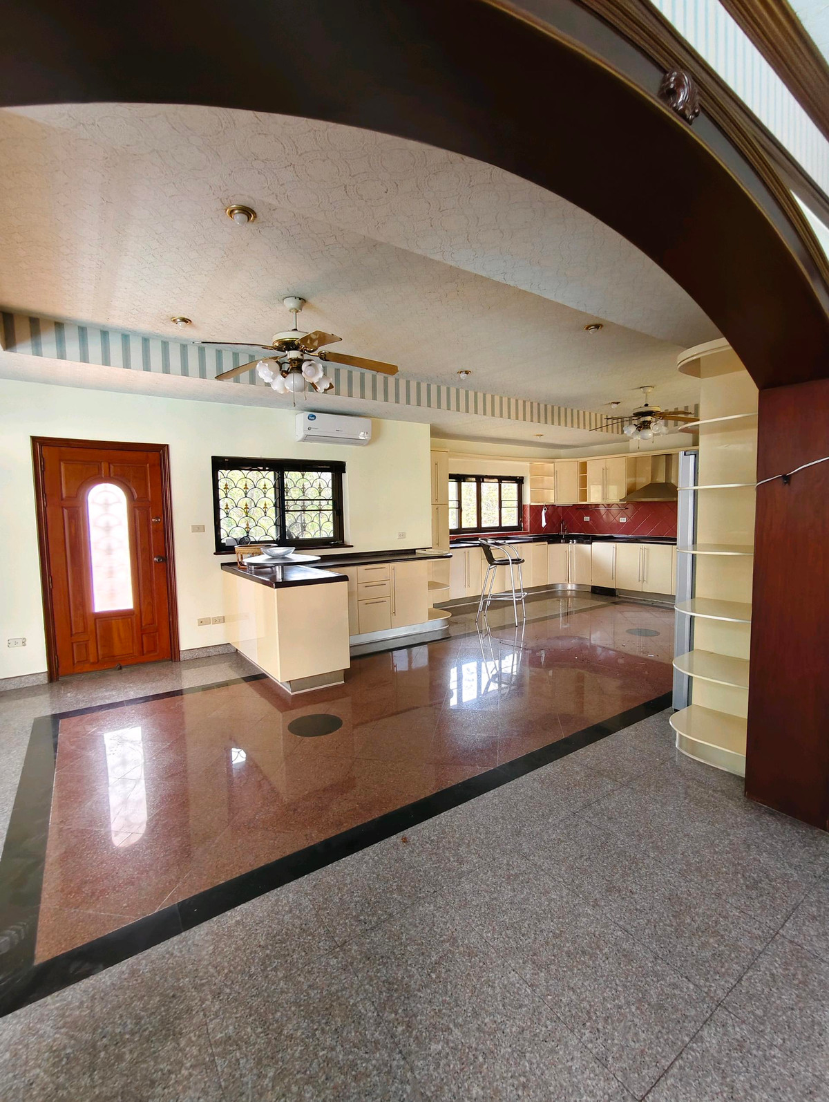 ขายพัทยา บางแสน ชลบุรี สัตหีบ : 🔥ขายด่วน🔥บ้านพูลวิลล่าพัทยา บนเนื้อที่ 1 ไร่ บ้านสุดหรู 3ชั้น 