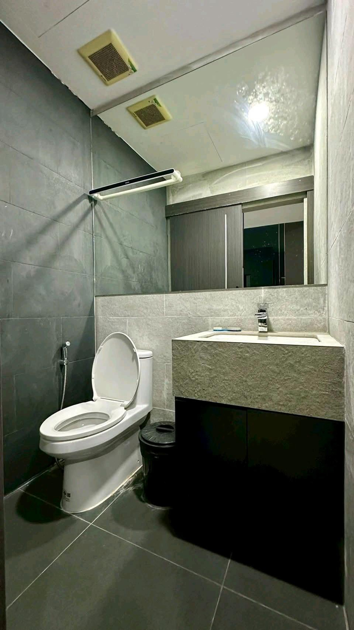 ขายทาวน์โฮมเลียบทางด่วนรามอินทรา : 🏬ขายด่วน!! บ้านหลังมุม ทำเลทองกลางเมือง รีโนเวทสวยพร้อมอยู่✨️โครงการบ้านกลางเมือง S-Sense พระราม 9 - ลาดพร้าว✨️ 33ตร.ม เพียง8.5ล้าน💵💵 โทรด่วน 0655193596 ปัน