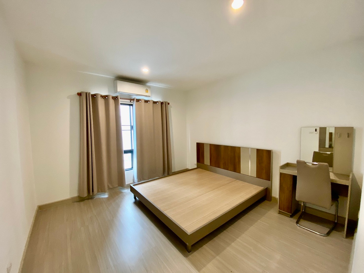 ให้เช่าทาวน์โฮมนวมินทร์ รามอินทรา : ให้เช่า ทาวน์โฮม 3 ชั้น สัมมากร อเวนิว รามอินทรา–วงแหวน เข้าออกได้หลายทาง คู้บอน เลียบด่วนกาญจนา ใกล้แฟชั่นไอส์แลนด์ รถไฟฟ้าสีชมพู และใกล้ทางด่วนฉลองรัชเพียง 5 นาที