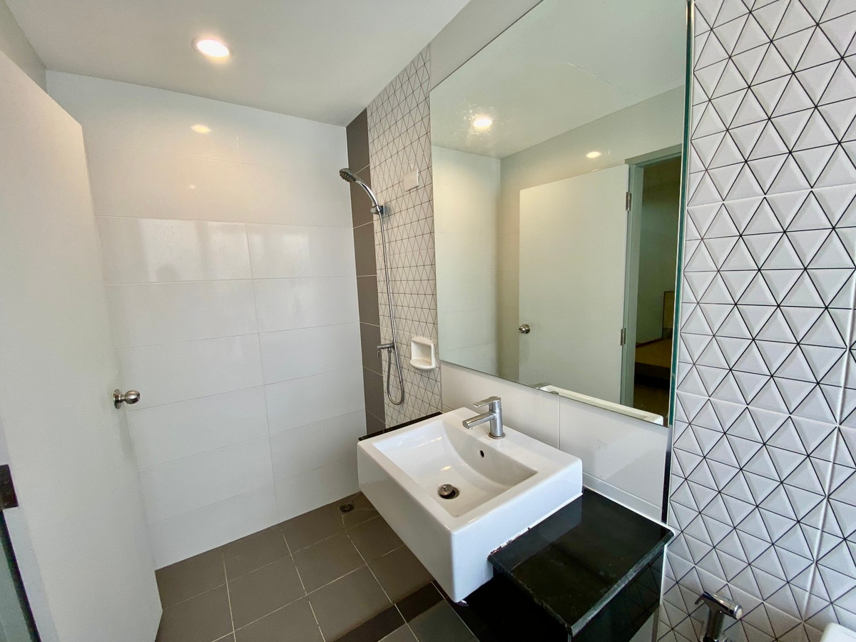 ให้เช่าทาวน์โฮมนวมินทร์ รามอินทรา : ให้เช่า ทาวน์โฮม 3 ชั้น สัมมากร อเวนิว รามอินทรา–วงแหวน เข้าออกได้หลายทาง คู้บอน เลียบด่วนกาญจนา ใกล้แฟชั่นไอส์แลนด์ รถไฟฟ้าสีชมพู และใกล้ทางด่วนฉลองรัชเพียง 5 นาที