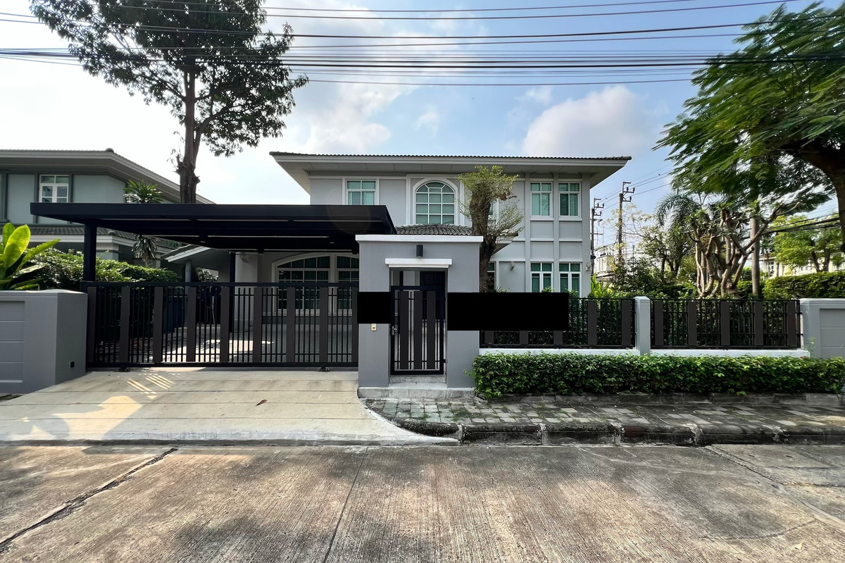 ให้เช่าบ้านลาดกระบัง สุวรรณภูมิ : For Rent :  Golden Nakara Village, Onnut Soi 65, Motor way, with yard, 4 bedroom, corner unit