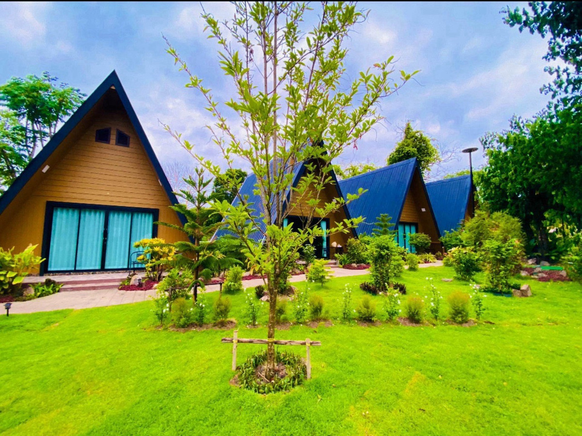 ขายกิจการโรงแรม & กิจการอพาร์ตเมนต์นครนายก : ขายธุรกิจรีสอร์ต พร้อมบ้าน 1 หลัง นครนายก ใกล้เขื่อนขุนด่าน 7 หลัง สร้างใหม่ รายได้ 6 หลักต่อเดือน