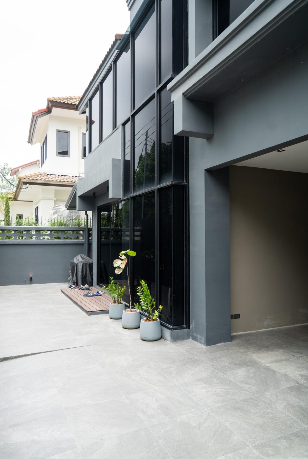 For SaleHouseChokchai 4, Ladprao 71, Ladprao 48, : FOR SALE HOUSE 4 BEDROOM 5 BATHROOM 250 SQ.M -- READY TO MOVE IN --