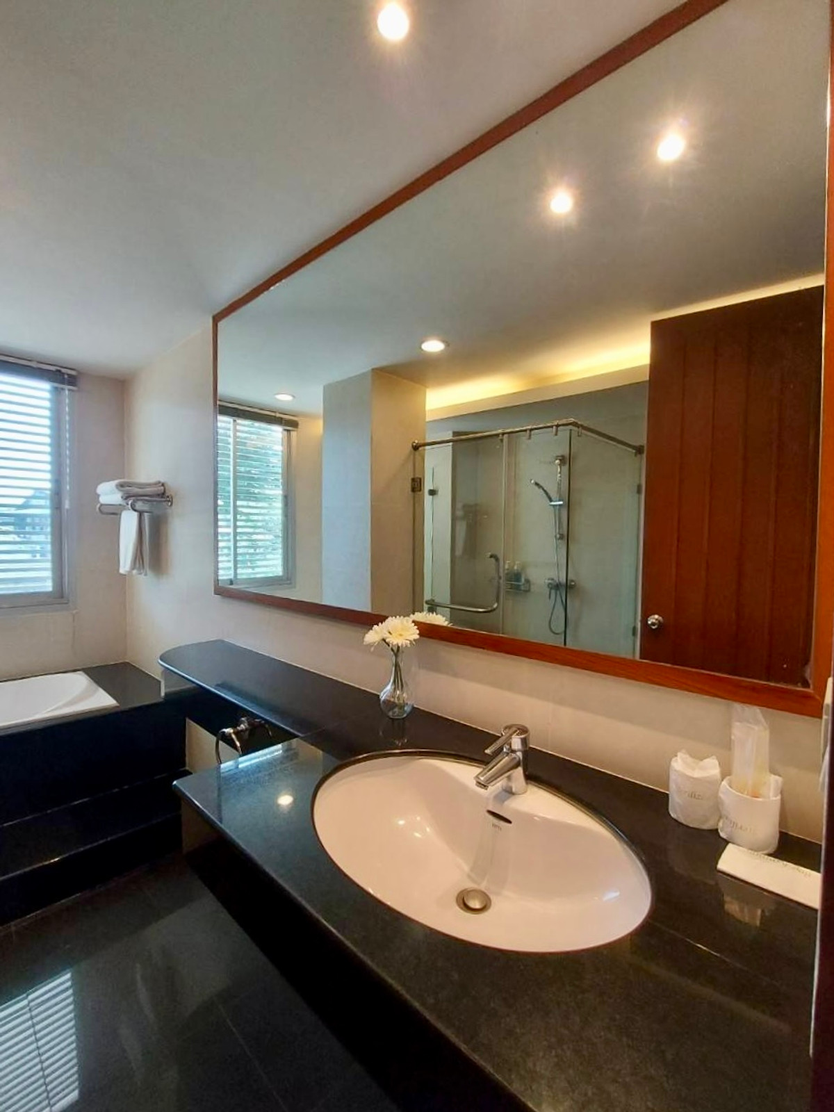 ให้เช่าคอนโดสาทร นราธิวาส : 🐶 Pet friendly คอนโด เพียง 350ม. จาก BTS Saint Louis📍Sathon Gallery Residence