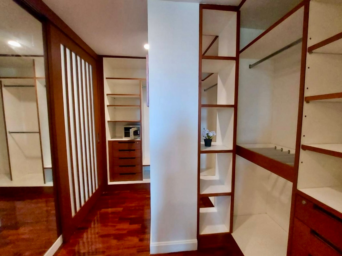 ให้เช่าคอนโดสาทร นราธิวาส : 🐶 Pet friendly คอนโด เพียง 350ม. จาก BTS Saint Louis📍Sathon Gallery Residence