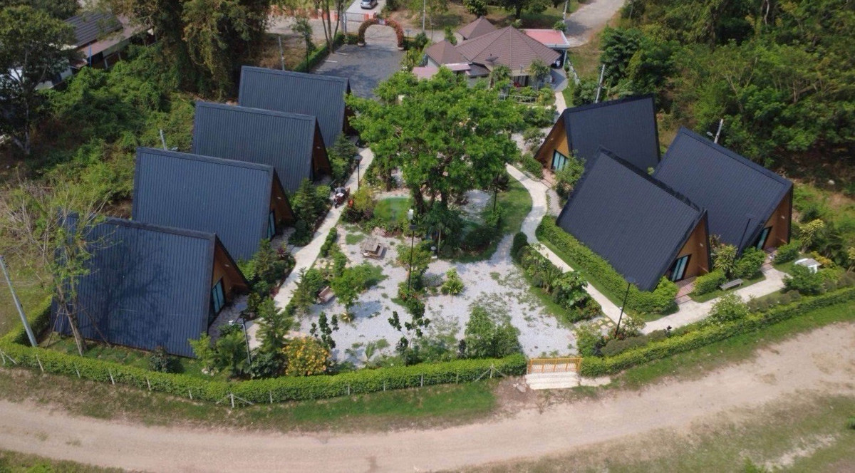 ขายกิจการโรงแรม & กิจการอพาร์ตเมนต์นครนายก : ขายธุรกิจรีสอร์ต นครนายก ใกล้เขื่อนขุนด่าน 7 หลัง สร้างใหม่ รายได้ 6 หลักต่อเดือน