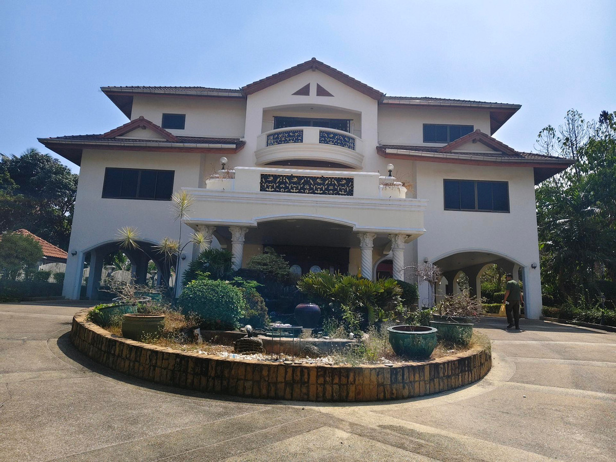 ขายพัทยา บางแสน ชลบุรี สัตหีบ : 🔥ขายด่วน🔥บ้านพูลวิลล่าพัทยา บนเนื้อที่ 1 ไร่ บ้านสุดหรู 3ชั้น 