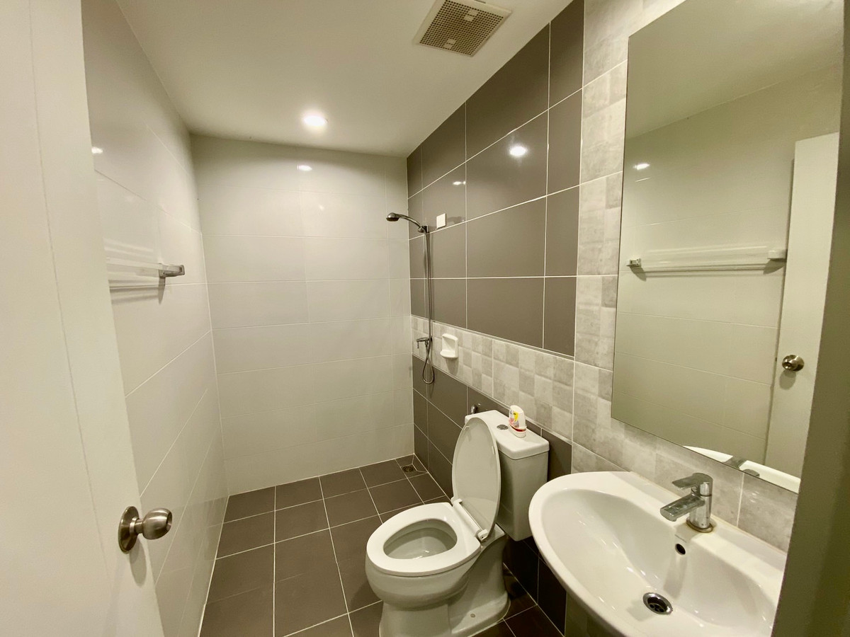 ให้เช่าทาวน์โฮมนวมินทร์ รามอินทรา : ให้เช่า ทาวน์โฮม 3 ชั้น สัมมากร อเวนิว รามอินทรา–วงแหวน เข้าออกได้หลายทาง คู้บอน เลียบด่วนกาญจนา ใกล้แฟชั่นไอส์แลนด์ รถไฟฟ้าสีชมพู และใกล้ทางด่วนฉลองรัชเพียง 5 นาที