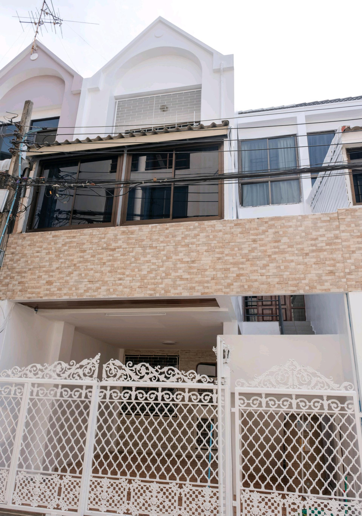 ให้เช่าทาวน์โฮมอ่อนนุช อุดมสุข : ให้เช่าทาวน์เฮ้าส์ 3 ชั้น  สุขุมวิท 44/2
ขนาด 24 ตร.วา  3 ห้อวนอน 3 ห้องน้ำ ใกล้ bts พระโขนง