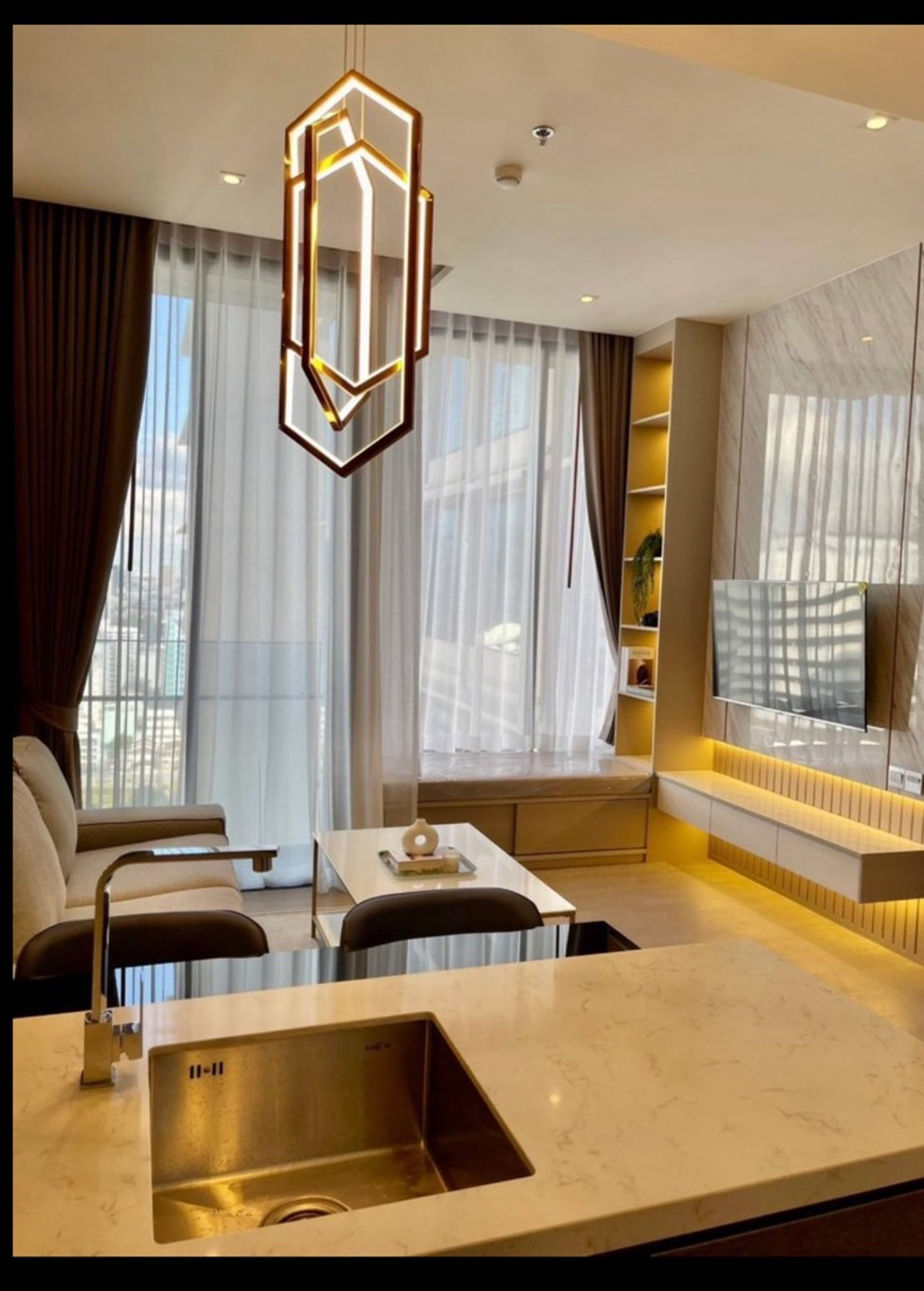 ให้เช่าคอนโดสุขุมวิท อโศก ทองหล่อ : ให้เช่า คอนโด The Esse Asoke ใกล้ MRT สุขุมวิท และ BTS อโศก