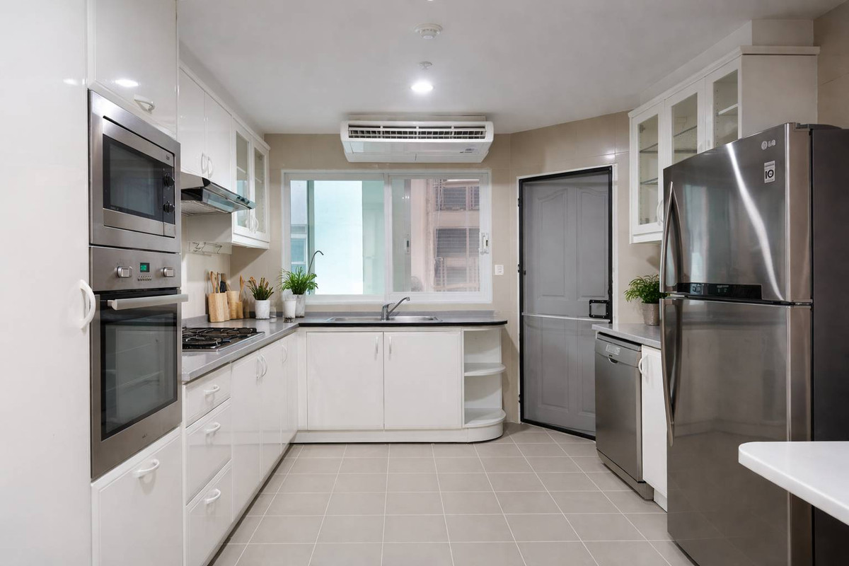 For RentSukhumvit, Asoke, Thonglor : For Rent: GM Tower (Pet Friendly) - 130,000 THB [MKr260222]