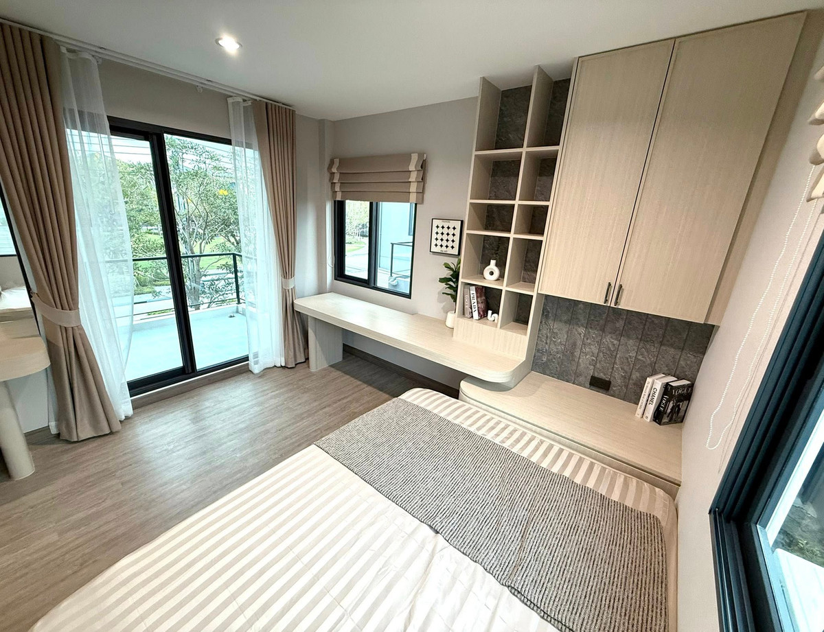 For RentHouseBangna, Bearing, Lasalle : Baan Klang Muang The Edition Bangna 2 / 4 Bedrooms (FOR RENT) YOK073