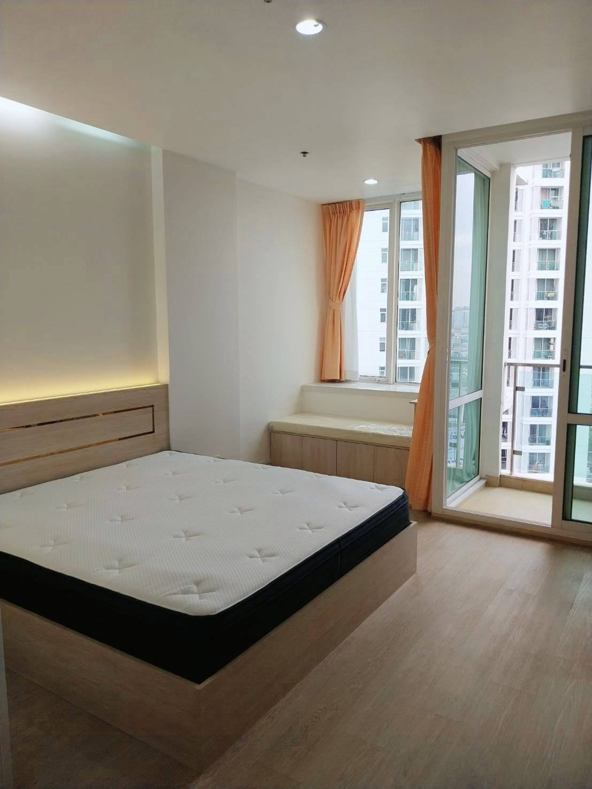 ให้เช่าคอนโดพระราม 9 เพชรบุรีตัดใหม่ RCA : ปล่อยเช่าถูกสุด Tcgreen พระราม9 10,000บ/เดือน