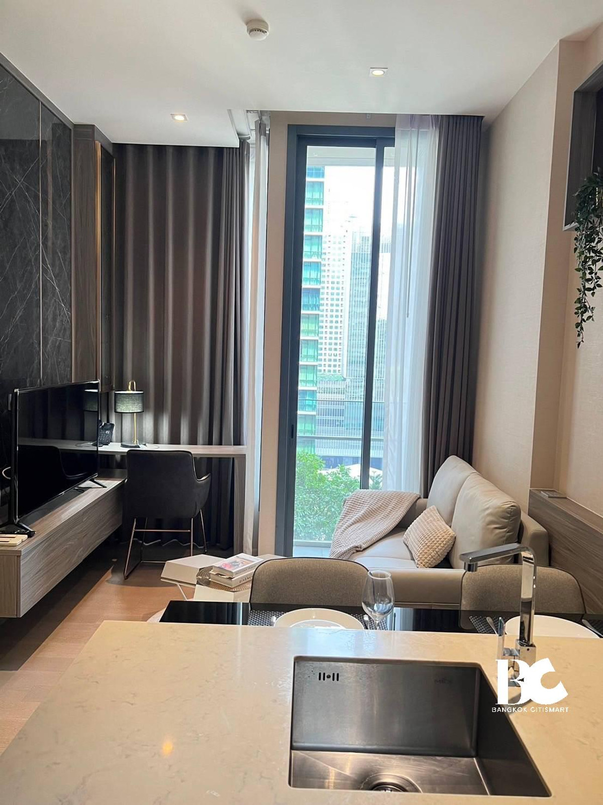 ให้เช่าคอนโดสุขุมวิท อโศก ทองหล่อ : ✨ Condo for Rent at The Esse Asoke | Size: 37 Sq.m. | Floor: 13th Floor | Rental Price: 32,000 THB / month