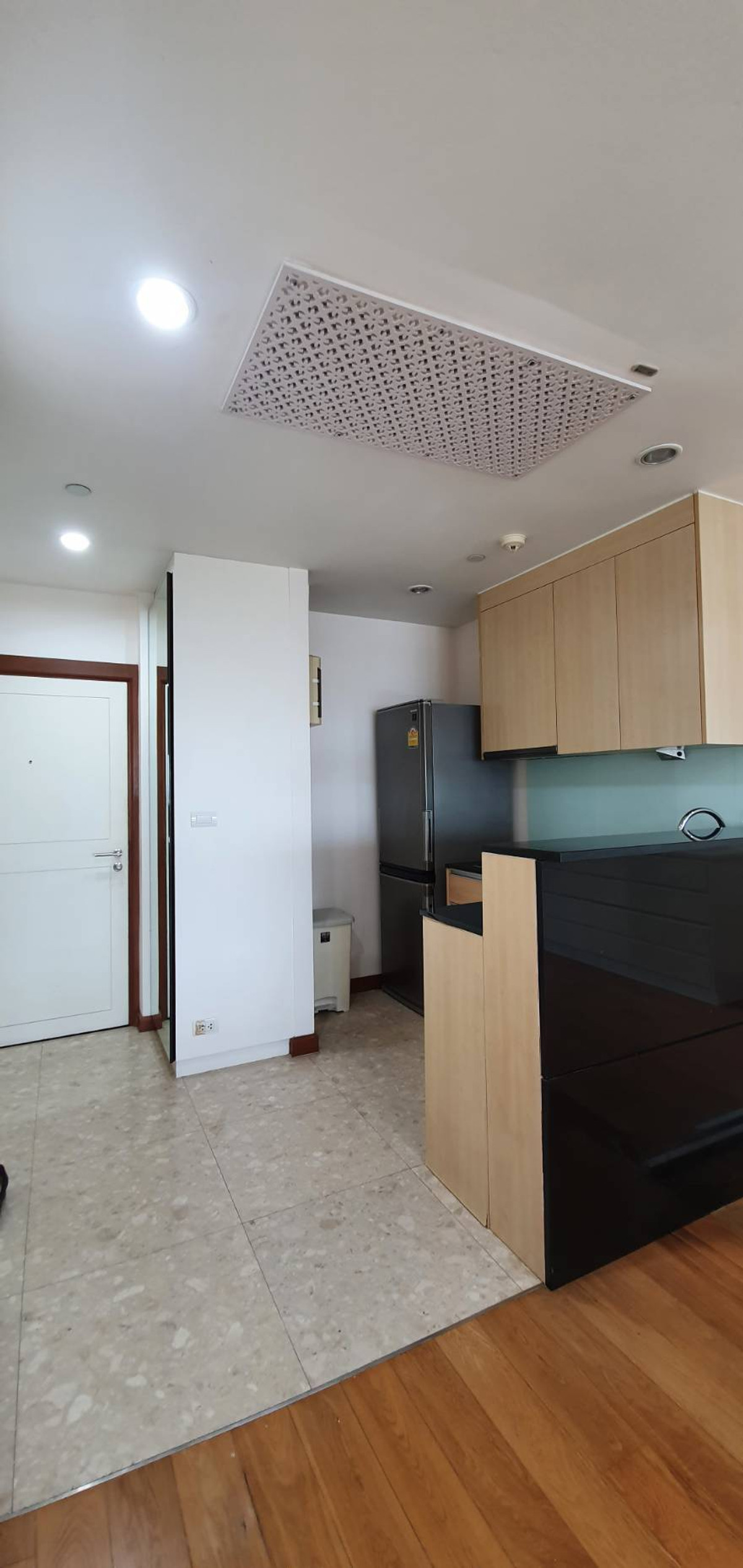 ขายคอนโดสาทร นราธิวาส : ⚡️ การันตีถูกสุด! ห้องรีโนเวทใหม่ นัดชมห้องได้เลย ขายพร้อมผู้เช่า/SALE WITH TENANT  : Sathorn Gardens (สาทร การ์เด้น) - 1 ห้องนอน LC096