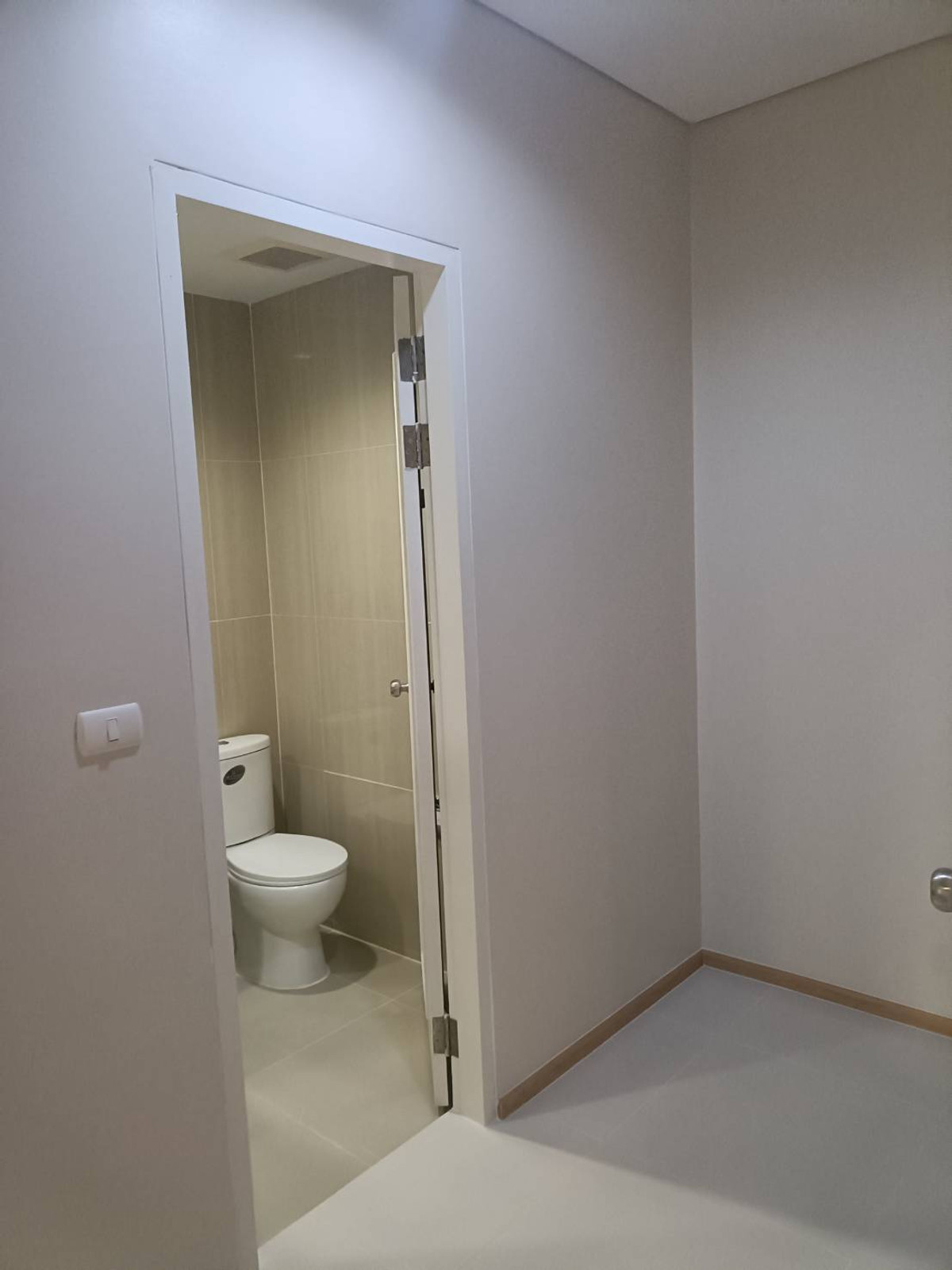 For SaleCondoRama9, Petchburi, RCA : #Condo for sale, Villa Asoke, high floor, completely renovated. Ready to move in, 22nd floor, 1 bedroom, 40.59 sq m., selling price 5.1 million baht.