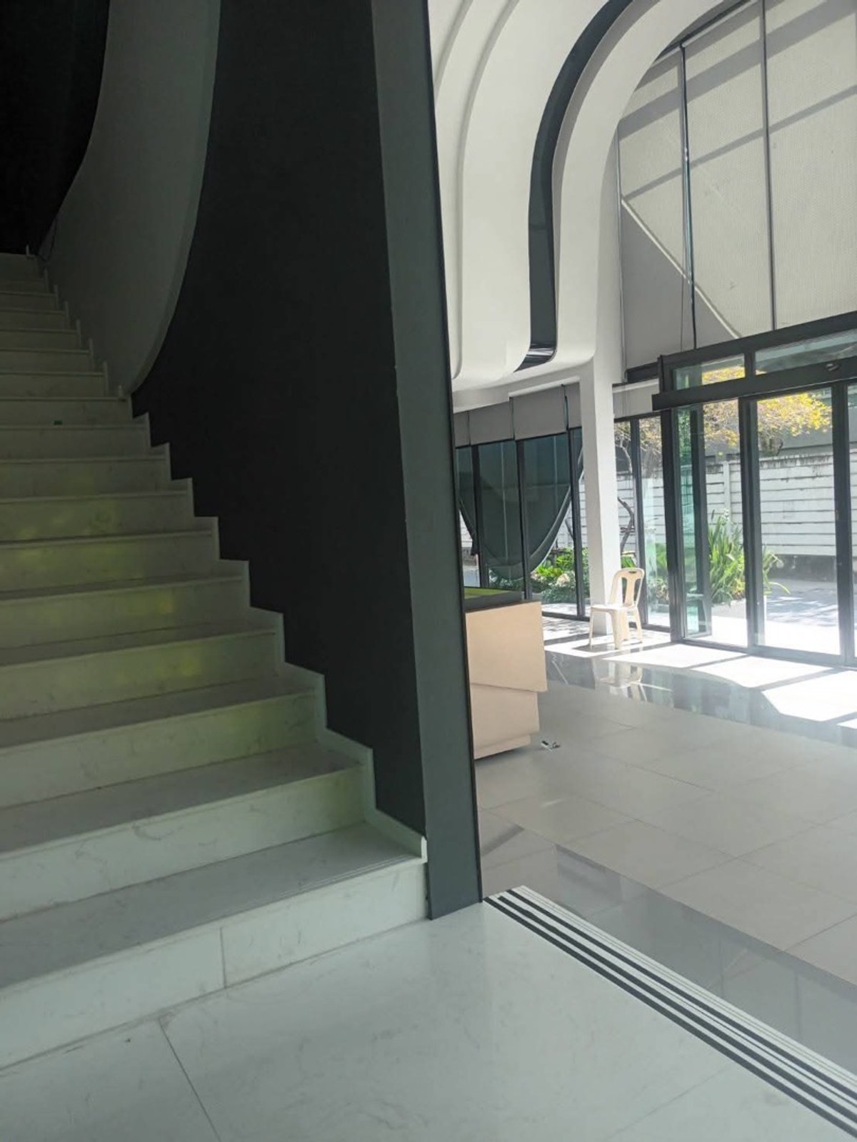 For RentShop HouseKasetsart, Ratchayothin : 🔆New building for rent, 2 floors, 300 sq m, near Kasetsart University, Phahonyothin 34, next to the road, parking for 5-7 cars🔆