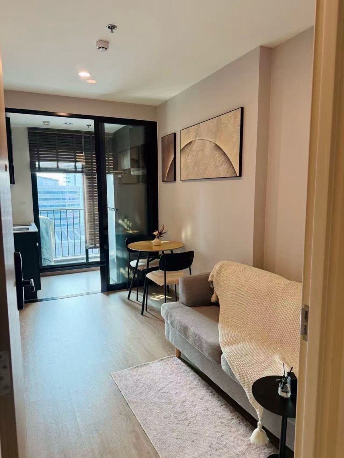 For RentCondoRama9, Petchburi, RCA : 🌇FOR RENT🌇Exquisitely Decorated, One-Bedroom Comfort Suite @NOBLE NUE DISTRICT R9