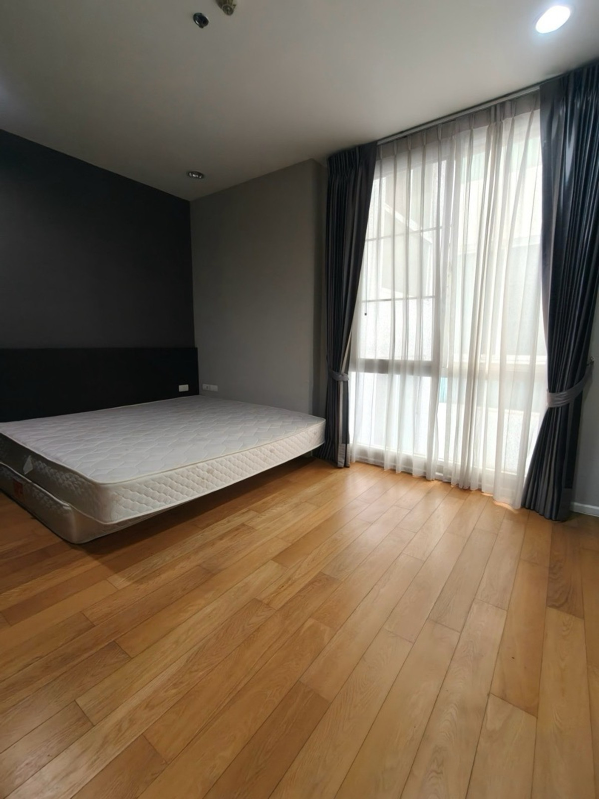 For RentCondoSukhumvit, Asoke, Thonglor : 🏡 Spacious Homey Vibe in Thonglor | Villa Sikhara